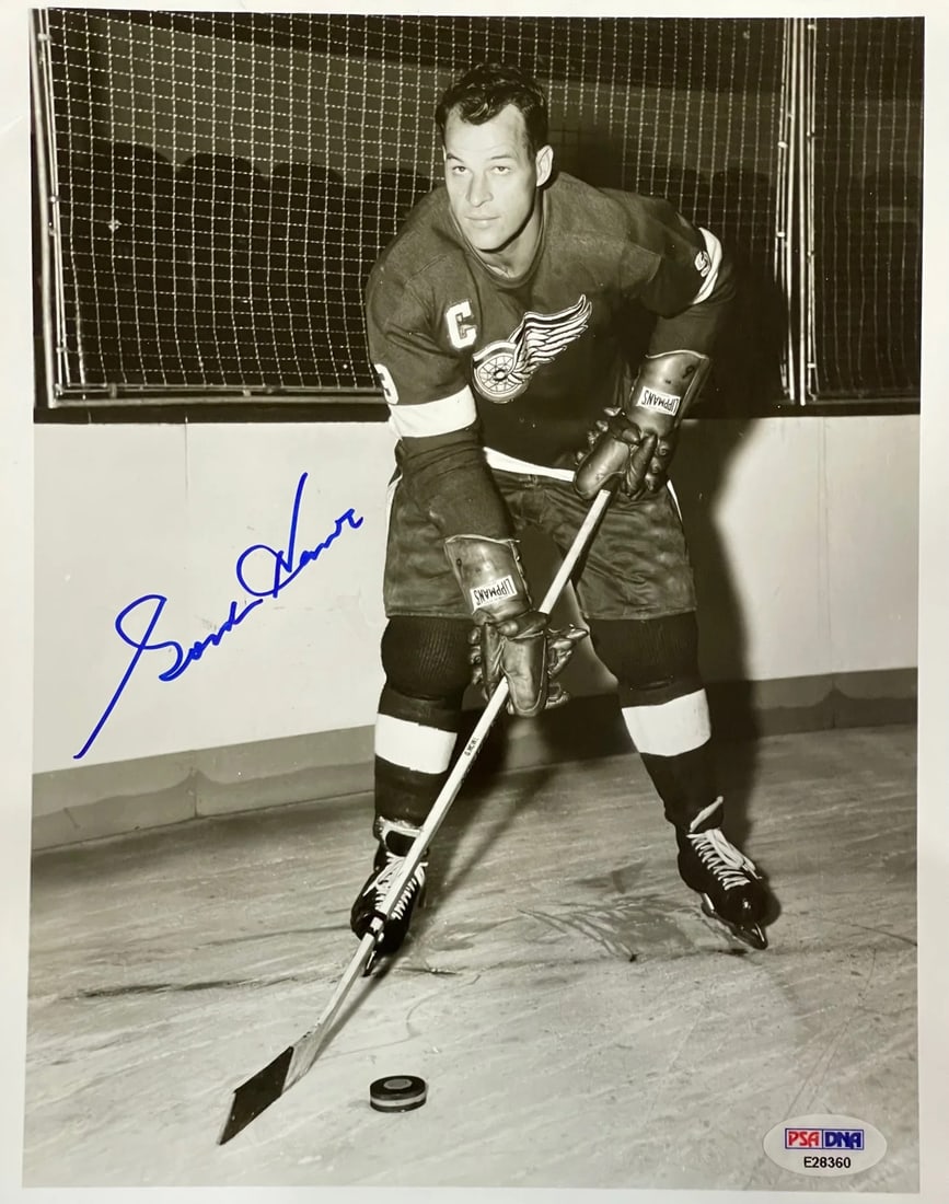 (JSA) Gordie Howe Autographed 8x10 Hockey Photo (1 of 2)