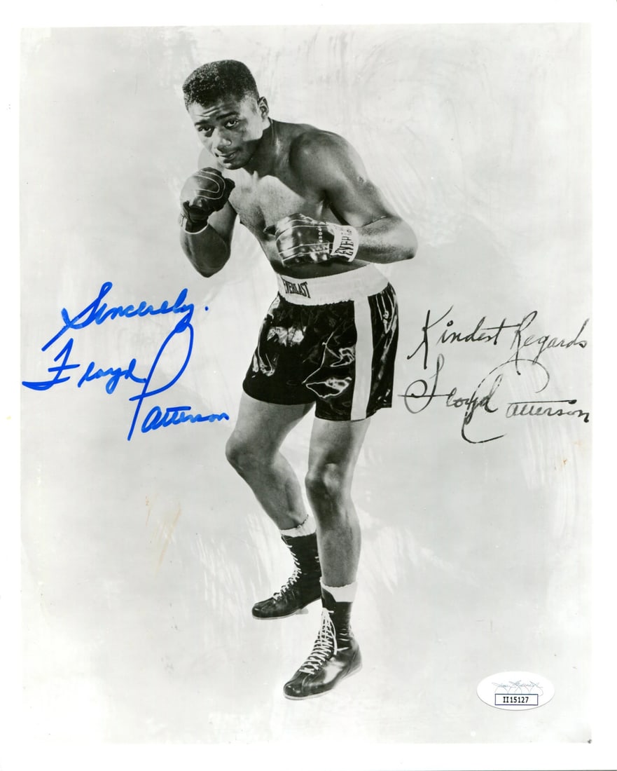 (JSA) Floyd Patterson Autographed B&W 8x10 Photo (1 of 2)