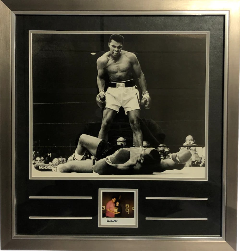 (JSA) Muhammed Ali Autographed Framed Photo (1 of 1)