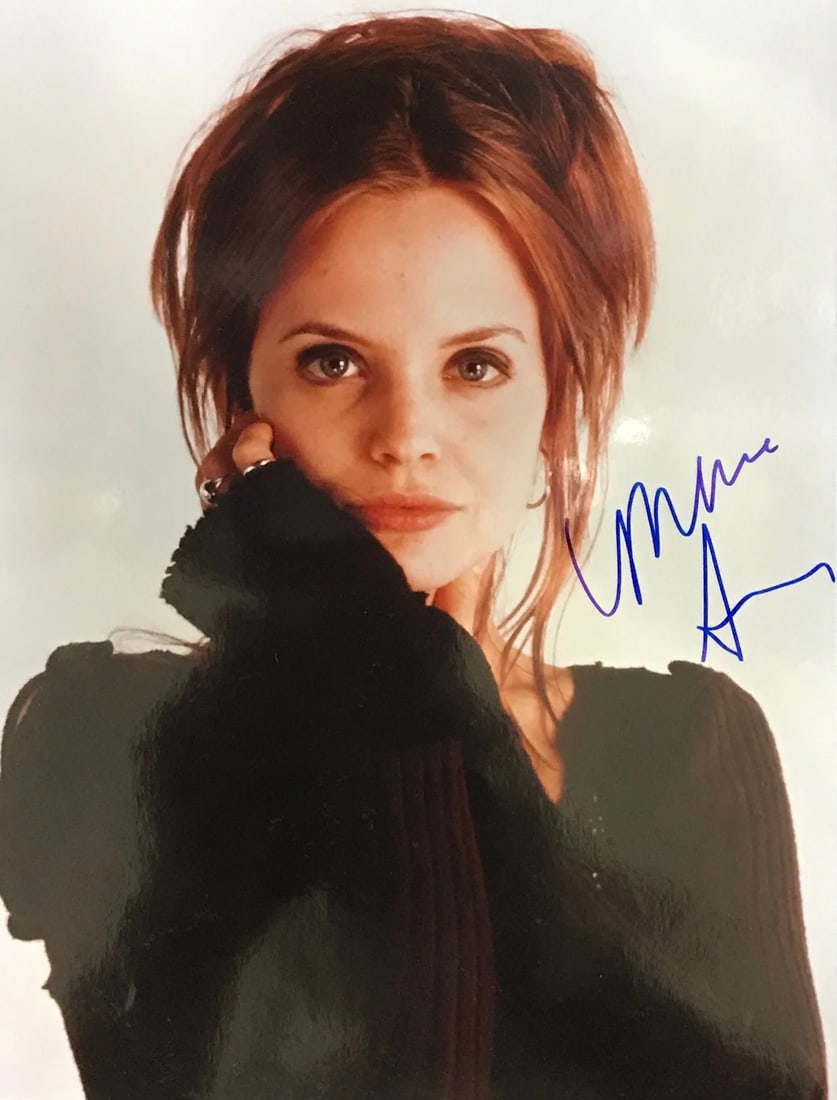 Photo Mena Suvari Autographed 8x10 Celebrity: Photo Mena Suvari Autographed 8x10 Celebrity This listing features Photo Mena Suvari Autographed 8x10 Celebrity. Item specifics are provided below. Item Specifics: Mena Suvari Autographed 8x10 Celebri