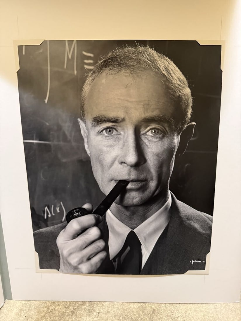 Photograph Philippe Halsman "Robert Oppenheimer 1958" Edition - 8