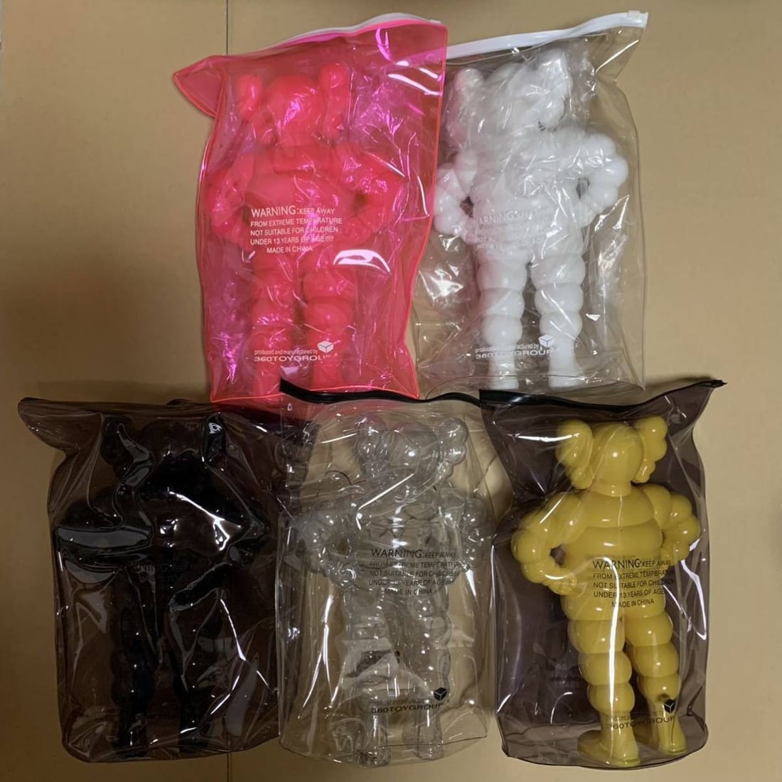 figures KAWS CHUM 5-color complete set 2002 autographed and numbered: figures KAWS CHUM 5-color complete set 2002 autographed and numbered This listing features figures KAWS CHUM 5-color complete set 2002 autographed and numbered. Item specifics are provided below. 