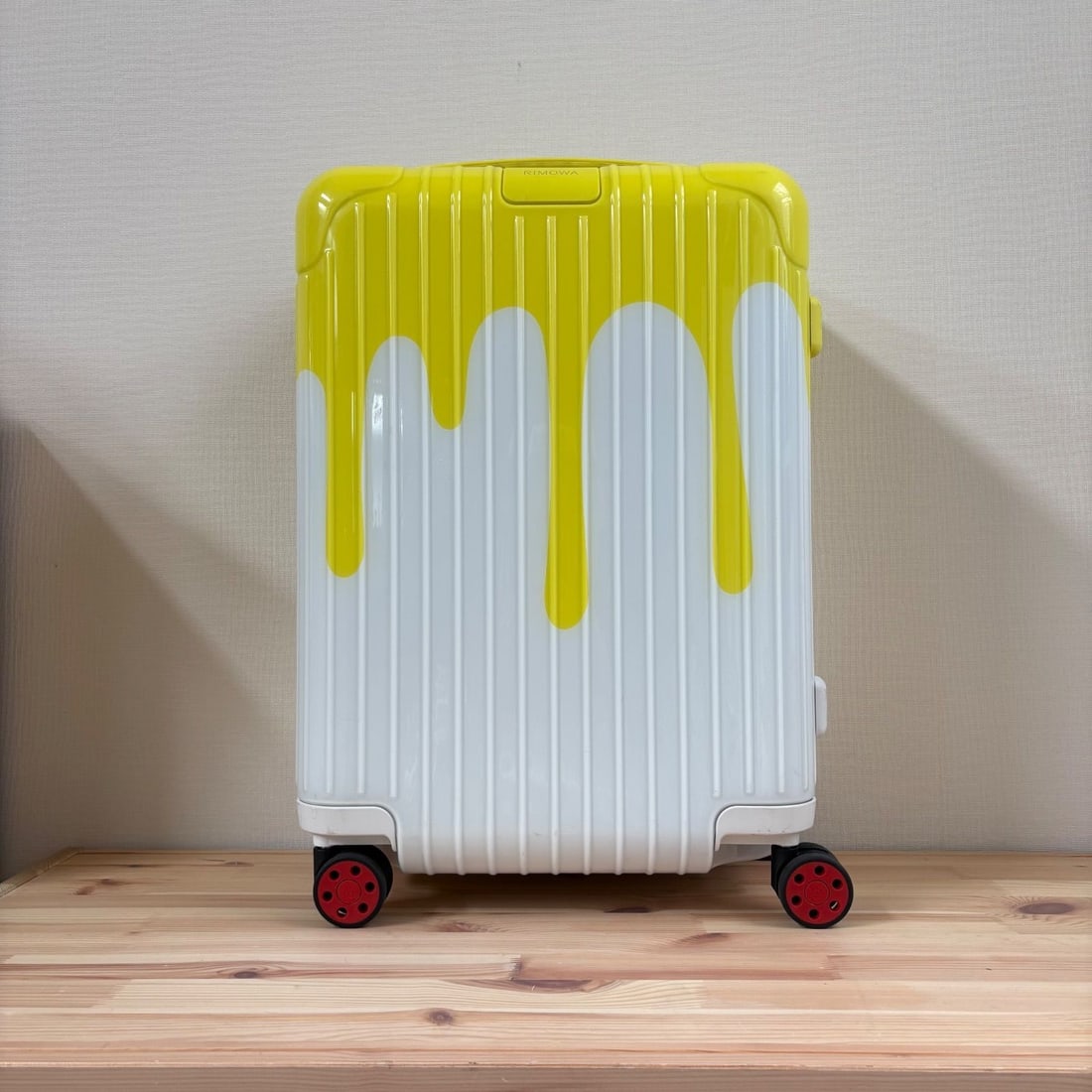 Carry-On RIMOWA x CHAOS Essential Cabin 36L White Yellow 4-Wheel Suitcase - 2