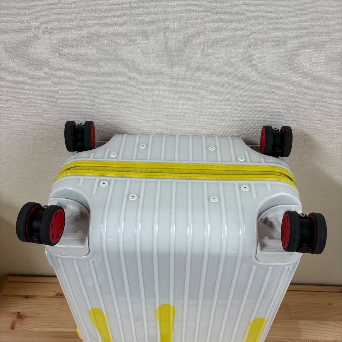 Carry-On RIMOWA x CHAOS Essential Cabin 36L White Yellow 4-Wheel Suitcase - 7
