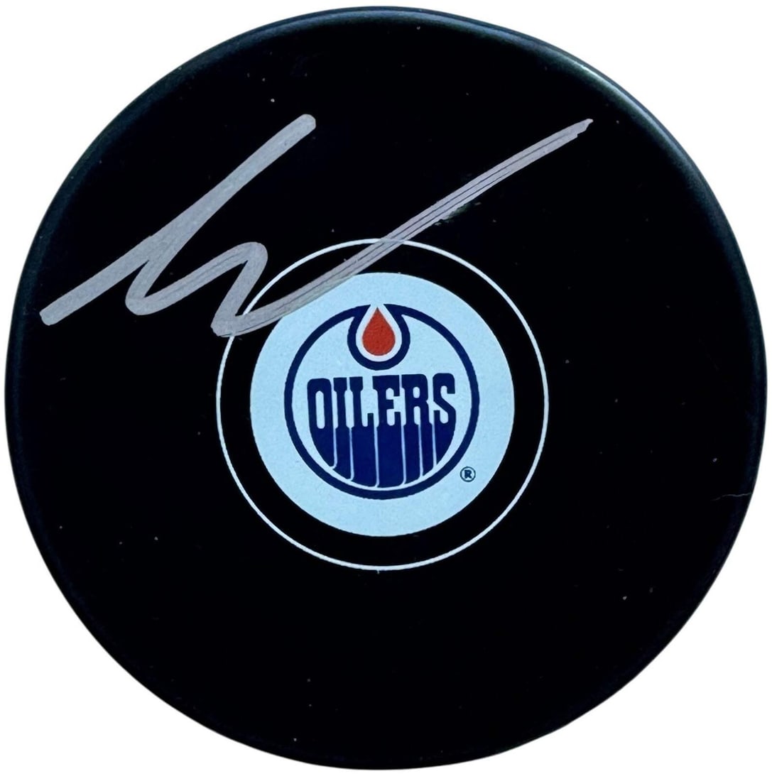 (Beckett) Evan Bouchard Autographed Edmonton Oilers Logo Puck (1 of 2)