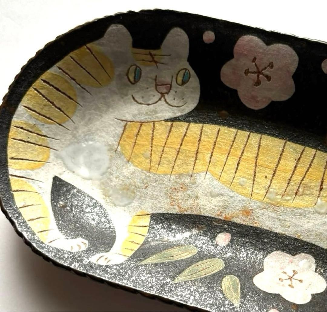 Height 2.7cm - Kagoshima Makoto Tiger Oval Plate - Width 18.5cm - Length 14.7cm: Height 2.7cm - Kagoshima Makoto Tiger Oval Plate - Width 18.5cm - Length 14.7cm This listing features Height 2.7cm - Kagoshima Makoto Tiger Oval Plate - Width 18.5cm - Length 14.7cm. Item specifics ar
