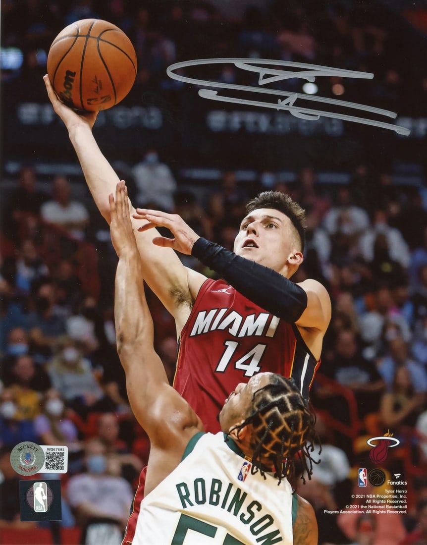 (Beckett) Tyler Herro Autographed Shooting 11x14 Basketball Photo (1 of 1)