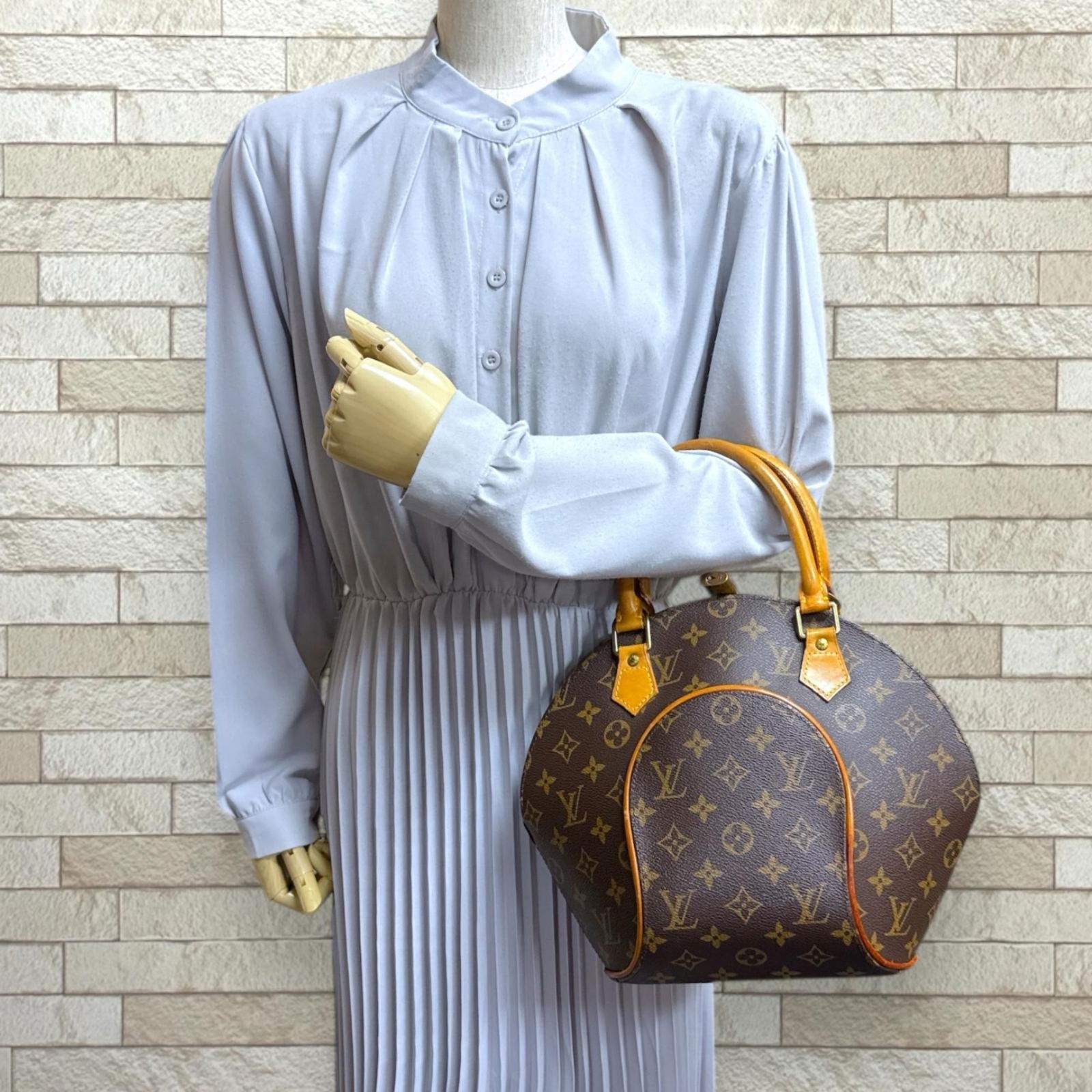 Monogram Louis Vuitton Handbag - 2