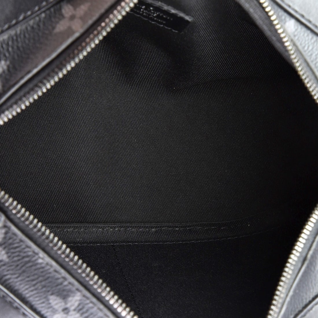 Canvas Louis Vuitton Soft Trunk Bag Monogram Eclipse - 5