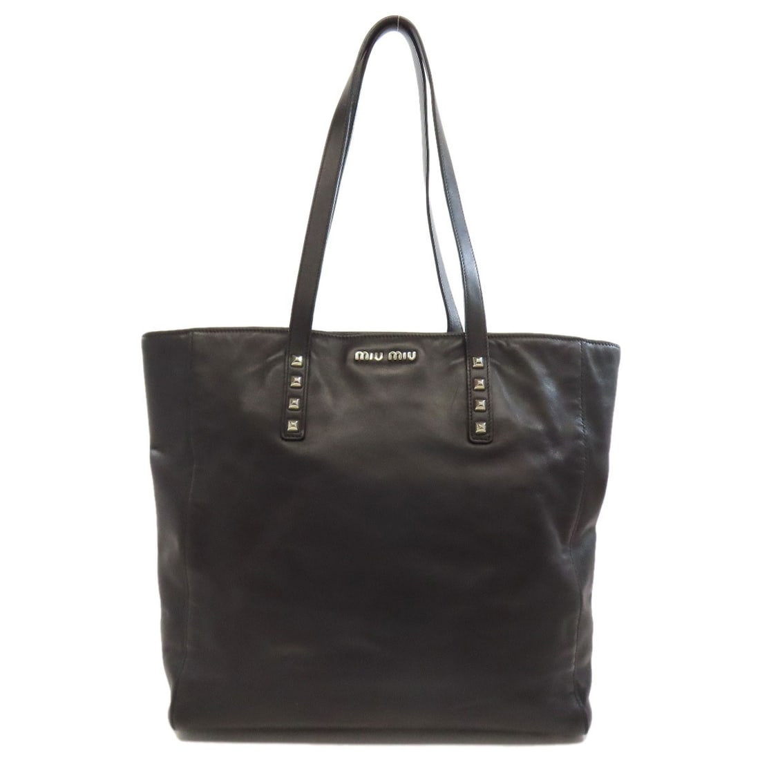 Leather MIUMIU Logo studs Tote Bag: Leather MIUMIU Logo studs Tote Bag This listing features Leather MIUMIU Logo studs Tote Bag. Item specifics are provided below. Item Specifics: Brand: MIUMIU Style: Tote Bag Exterior Material: Leather