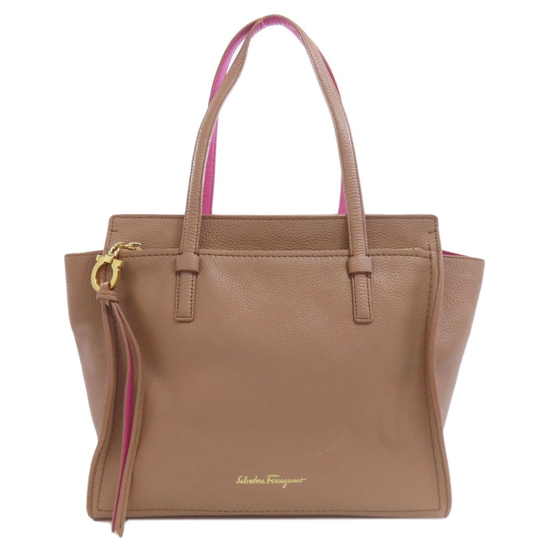 Leather Salvatore Ferragamo Amy GanciniHardware Tote Bag: Leather Salvatore Ferragamo Amy GanciniHardware Tote Bag This listing features Leather Salvatore Ferragamo Amy GanciniHardware Tote Bag. Item specifics are provided below. Item Specifics: Brand: Salva