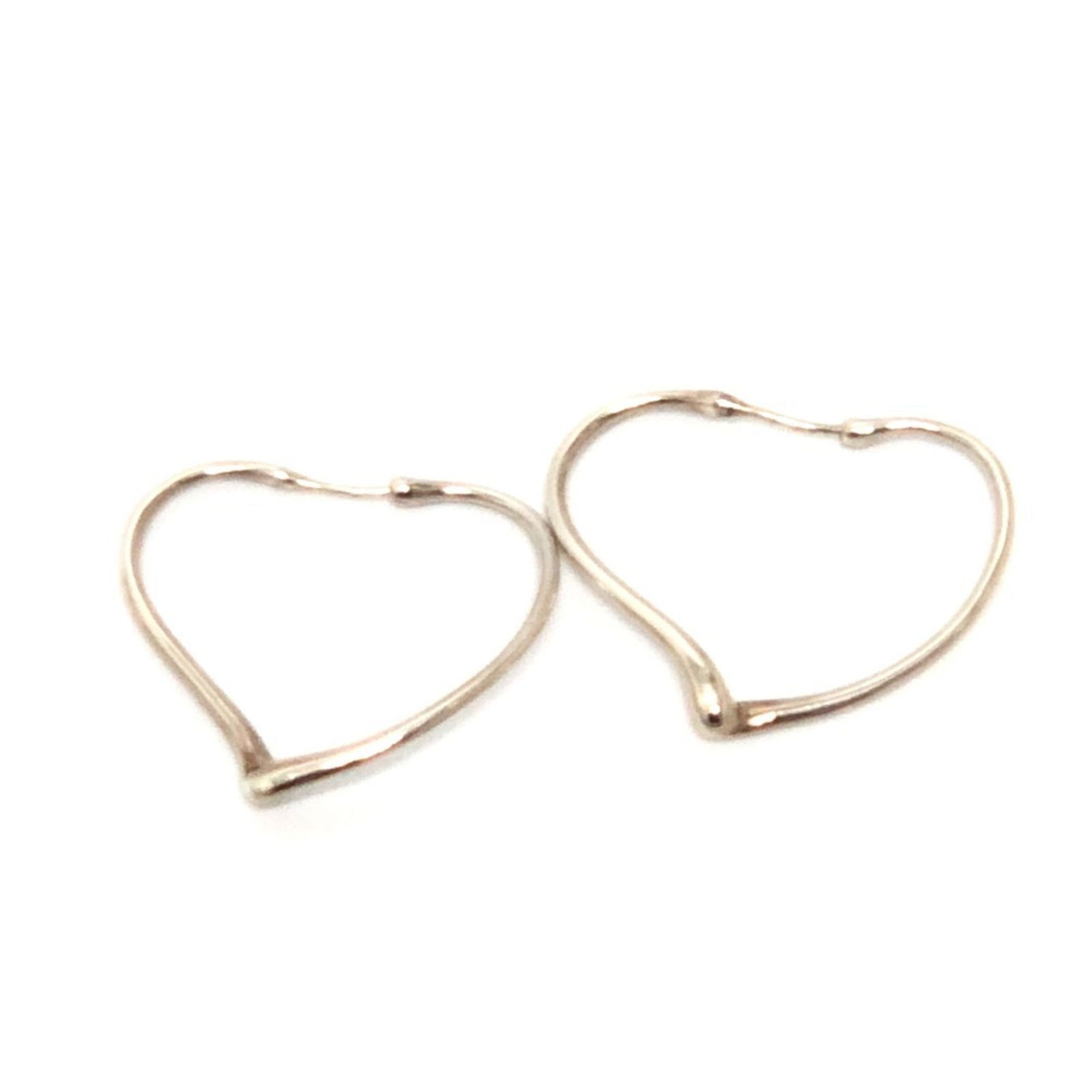 925 Tiffany Hoop Earrings Silver: 925 Tiffany Hoop Earrings Silver This listing features 925 Tiffany Hoop Earrings Silver. Item specifics are provided below. Item Specifics: Brand: Tiffany Type: Hoop Earrings Gender: Women Material: S