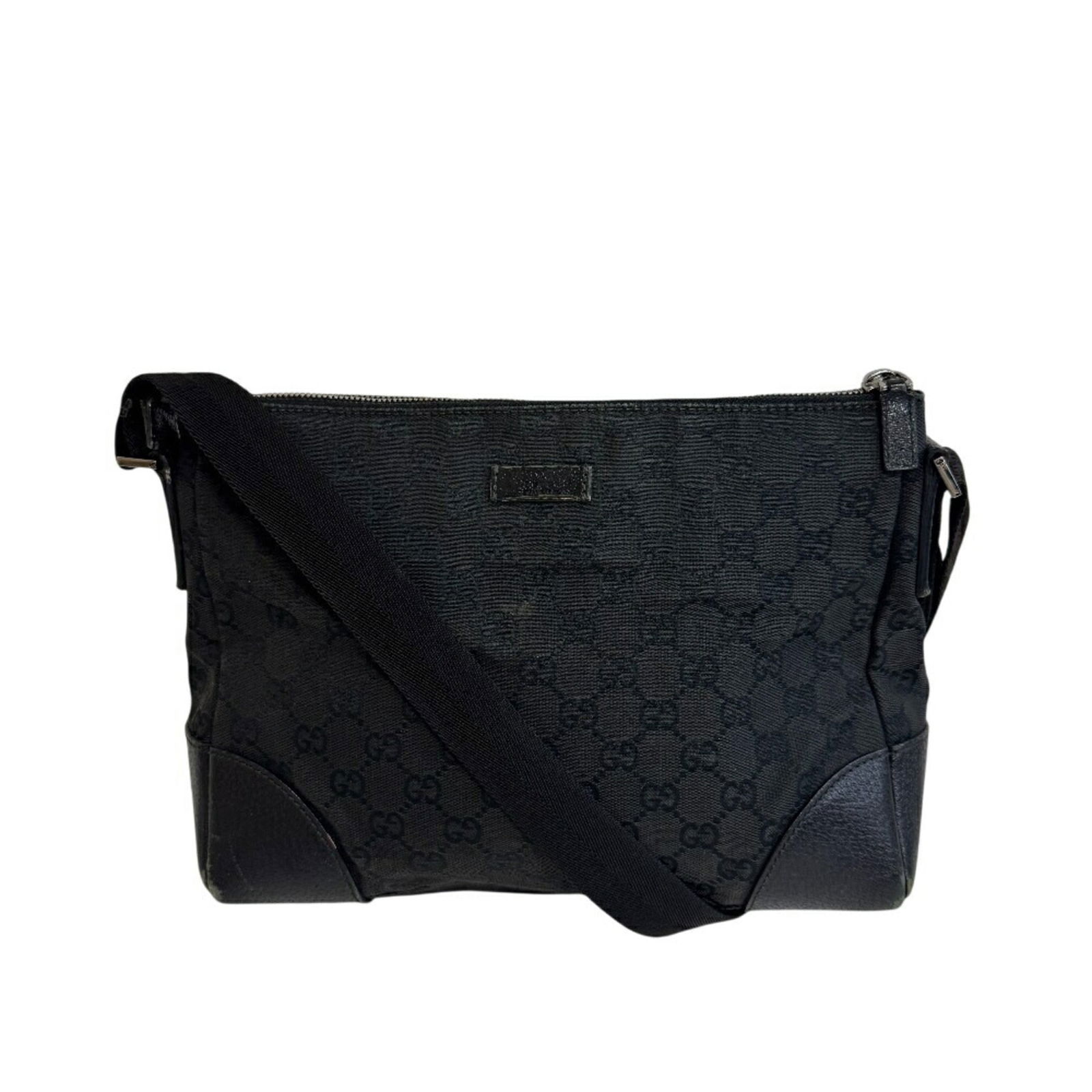 Canvas Gucci Shoulder Bag Gg: Canvas Gucci Shoulder Bag Gg This listing features Canvas Gucci Shoulder Bag Gg. Item specifics are provided below. Item Specifics: Brand: Gucci Type: Shoulder Bag Material: Gg Canvas Color: Black Gen