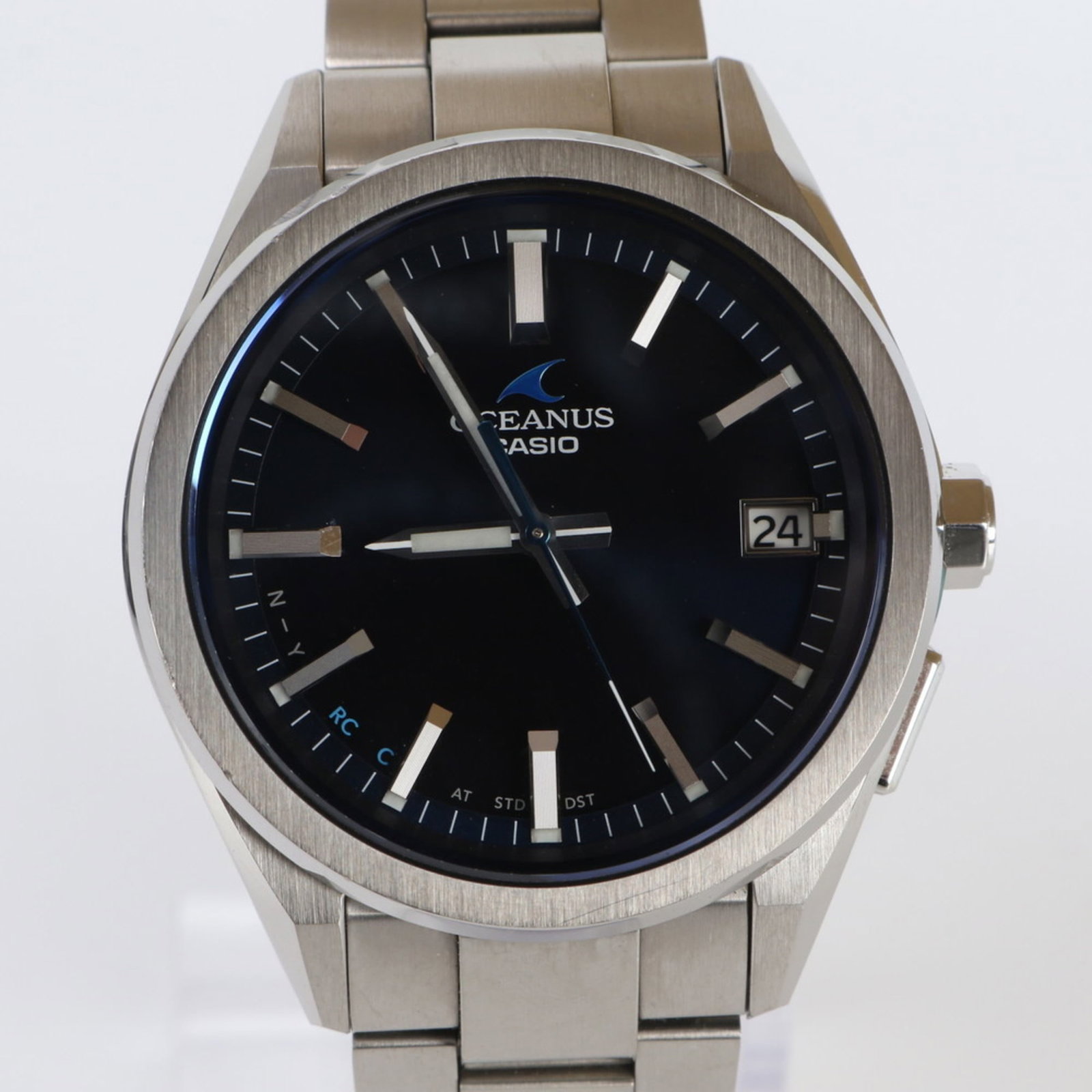 Wristwatch Casio: Wristwatch Casio This listing features Wristwatch Casio. Item specifics are provided below. Item Specifics: Brand: Casio Type: Wristwatch Gender: Men Case Diameter: 38mm / 1.5'' Wrist Size: 22cm / 8.6
