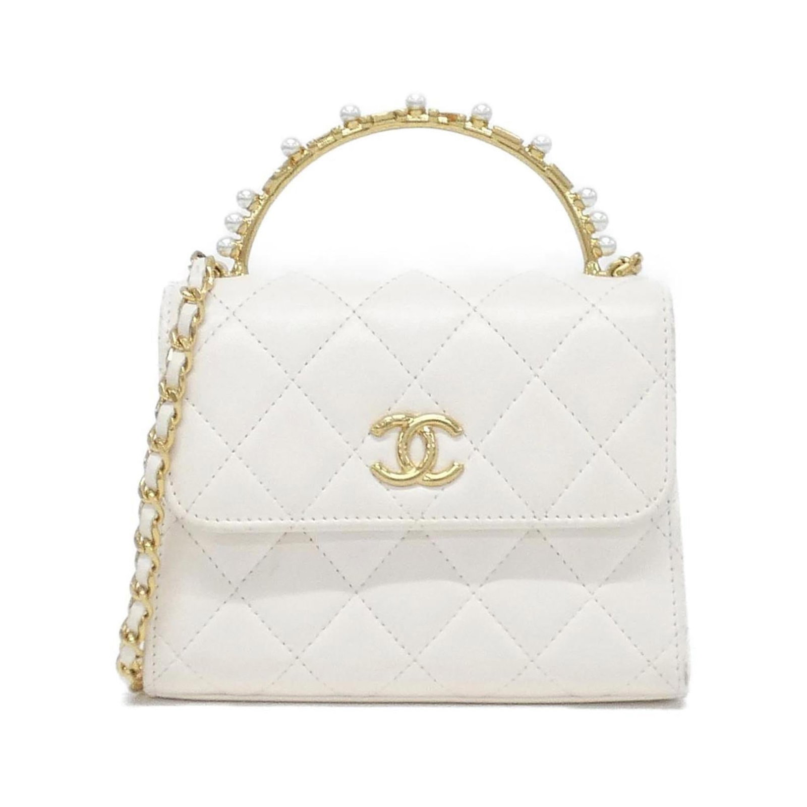 Leather Chanel Handbag: Leather Chanel Handbag This listing features Leather Chanel Handbag. Item specifics are provided below. Item Specifics: Brand: Chanel Type: Handbag Material: Leather Leather/Fur Type: Lamb Leather Col