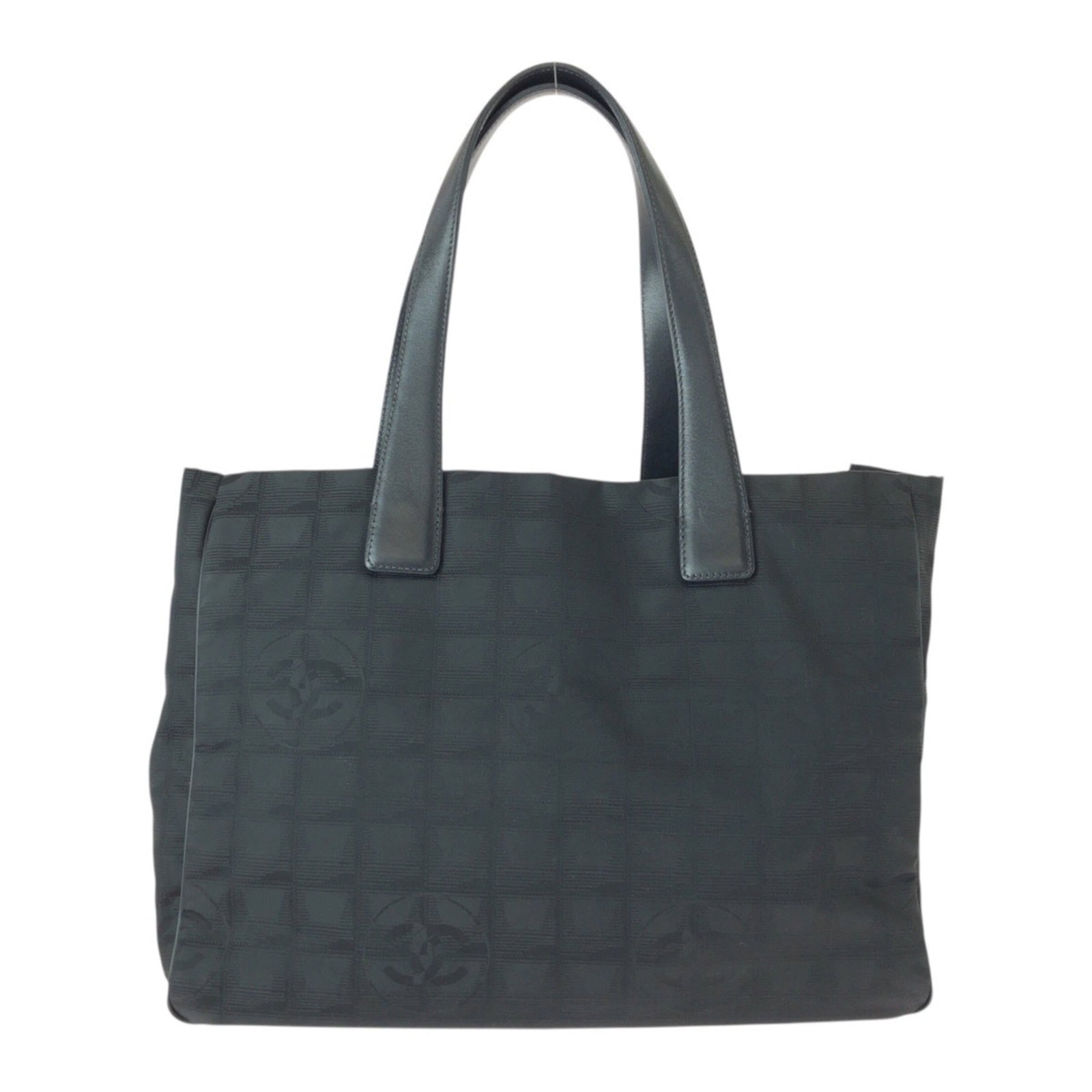 Leather - Chanel Shoulder Bag - Tote Bag Nylon: Leather - Chanel Shoulder Bag - Tote Bag Nylon This listing features Leather - Chanel Shoulder Bag - Tote Bag Nylon. Item specifics are provided below. Item Specifics: Brand: Chanel Type: Shoulder Bag