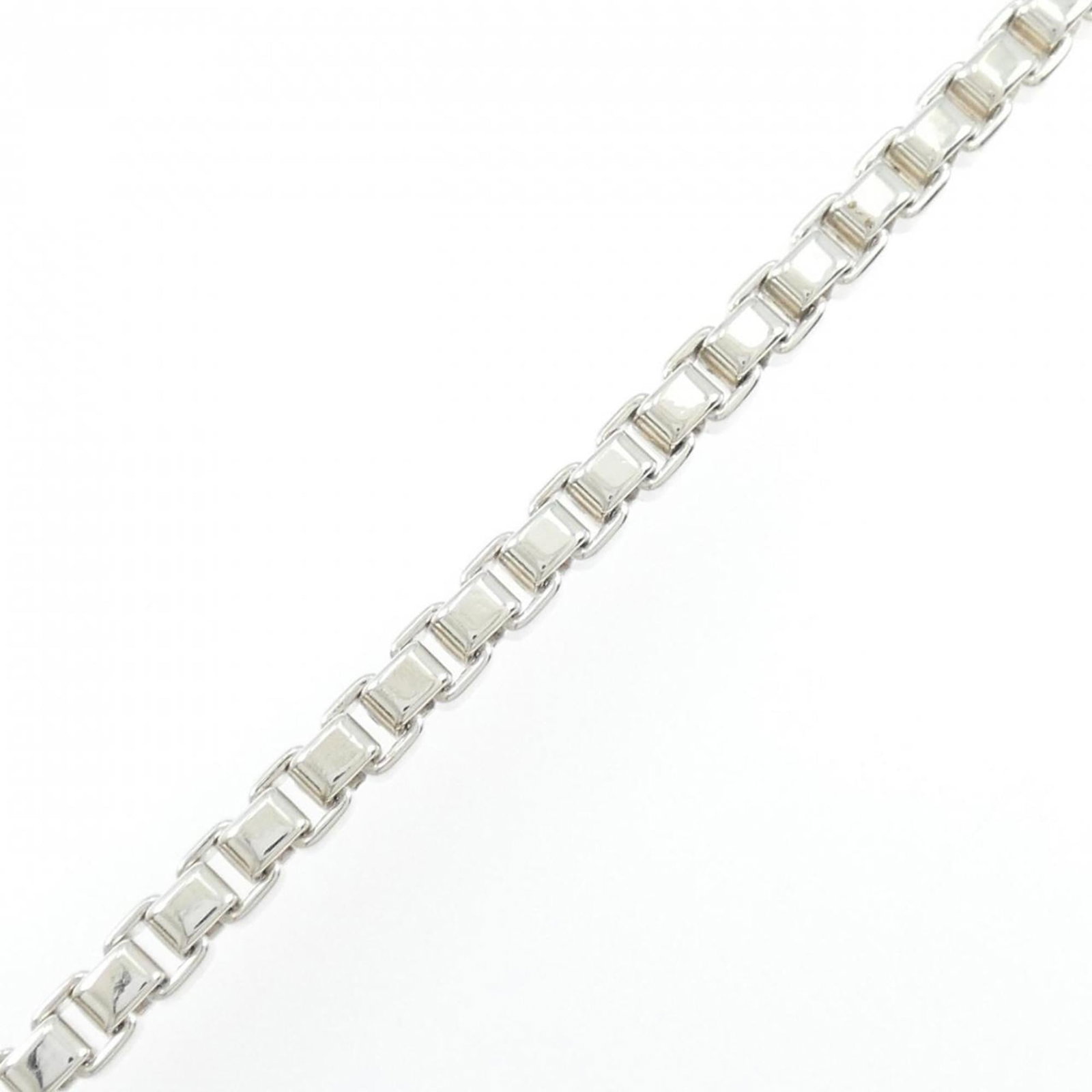 925 Tiffany Charm Bracelet Silver: 925 Tiffany Charm Bracelet Silver This listing features 925 Tiffany Charm Bracelet Silver. Item specifics are provided below. Item Specifics: Brand: Tiffany Type: Charm Bracelet Gender: Women Material