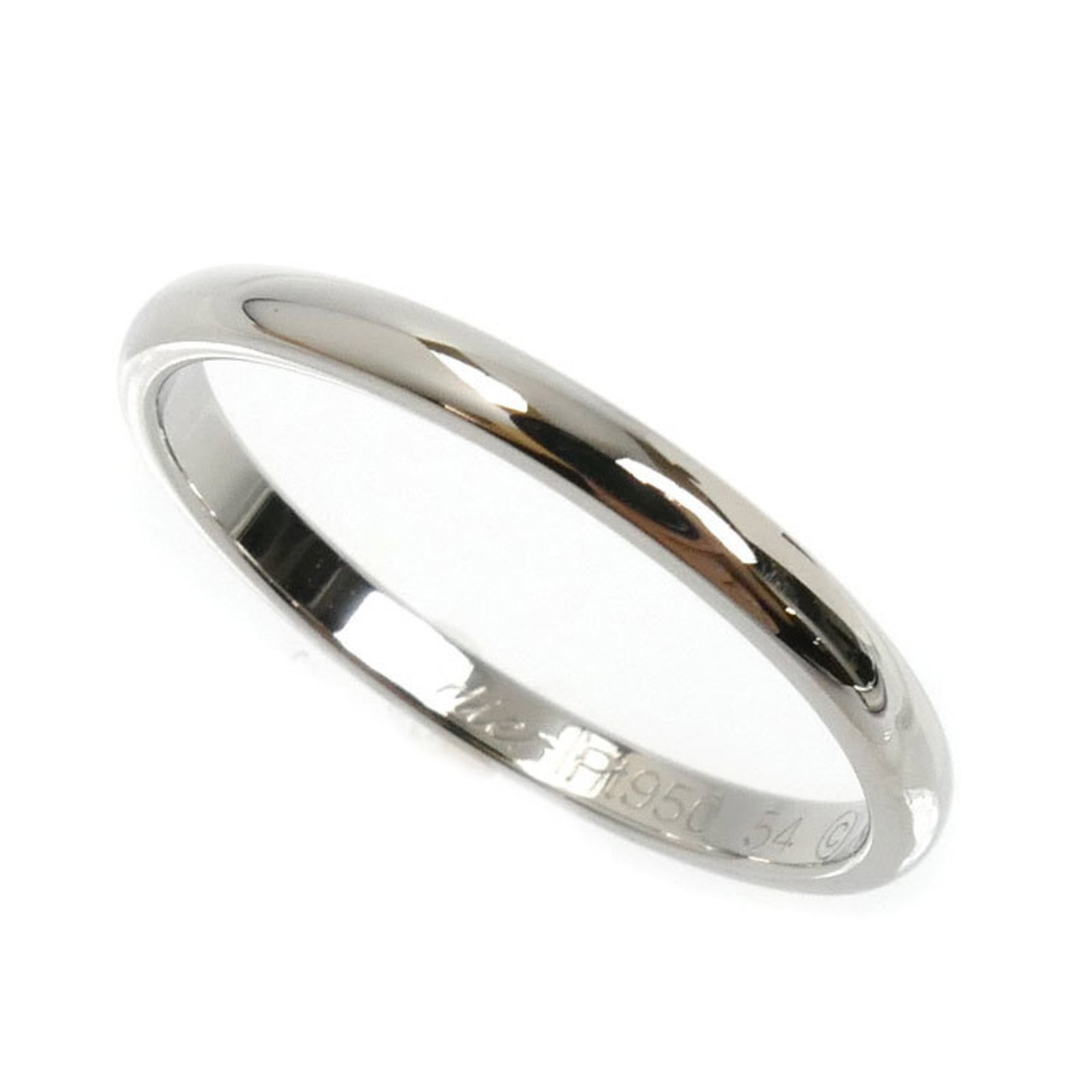 950 Cartier Wedding Ring Platinum: 950 Cartier Wedding Ring Platinum This listing features 950 Cartier Wedding Ring Platinum. Item specifics are provided below. Item Specifics: Brand: Cartier Type: Wedding Ring Gender: Women Material: