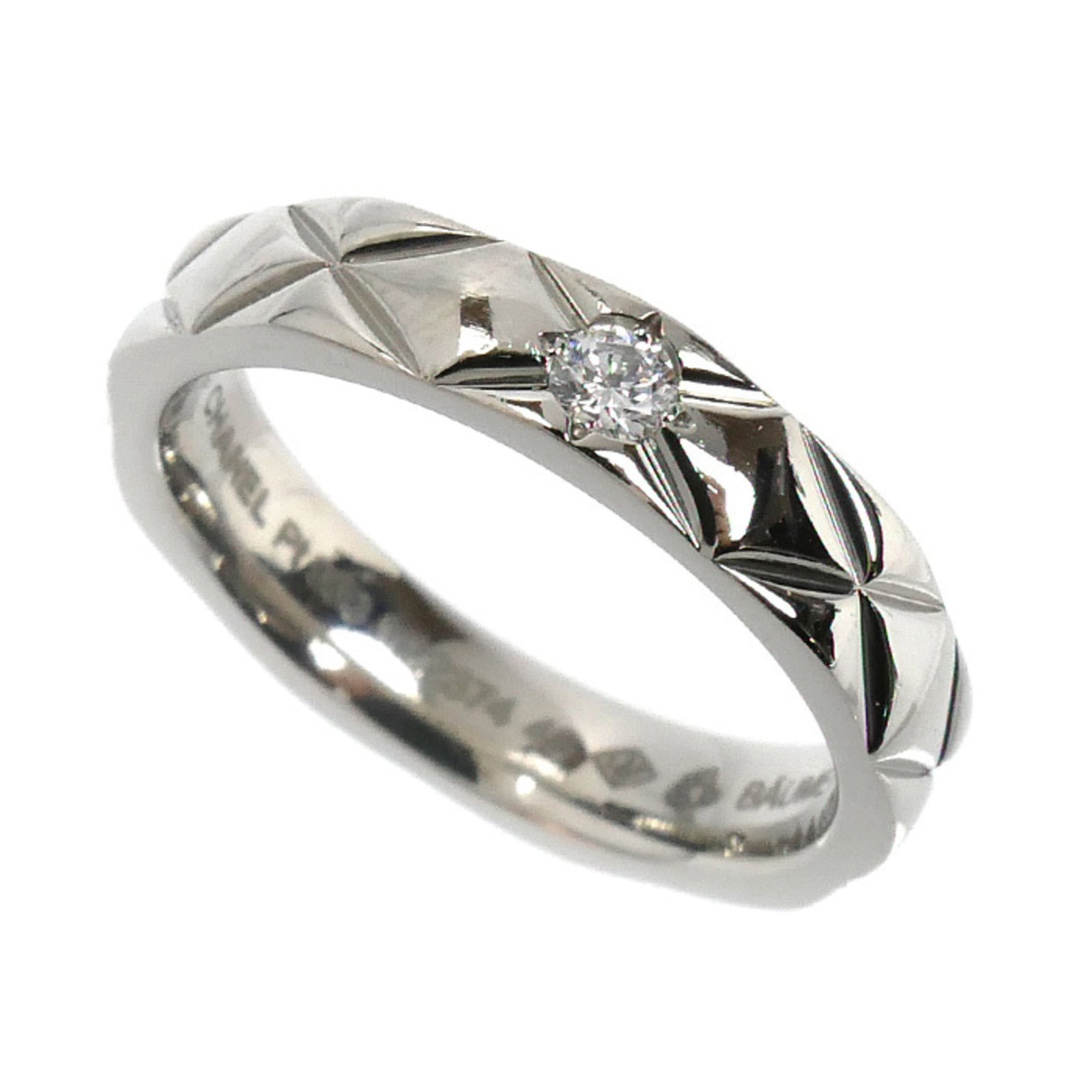 950 Chanel Band Ring Platinum: 950 Chanel Band Ring Platinum This listing features 950 Chanel Band Ring Platinum. Item specifics are provided below. Item Specifics: Brand: Chanel Type: Band Ring Gender: Women Material: Platinum 950