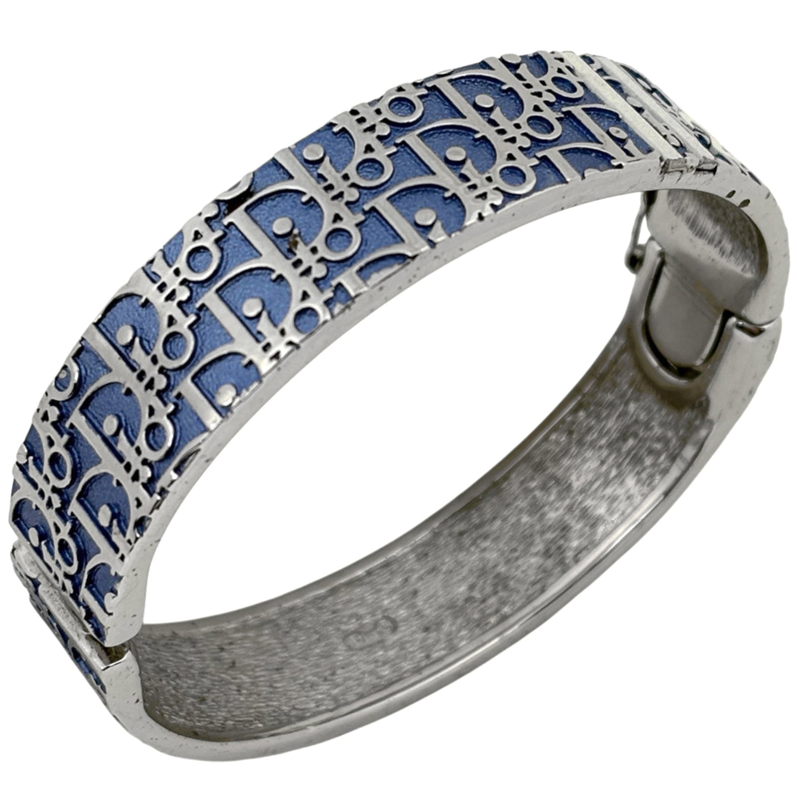 Silver Christian Dior Bangle: Silver Christian Dior Bangle This listing features Silver Christian Dior Bangle. Item specifics are provided below. Item Specifics: Brand: Christian Dior Type: Bangle Gender: Women Material: Silver Co