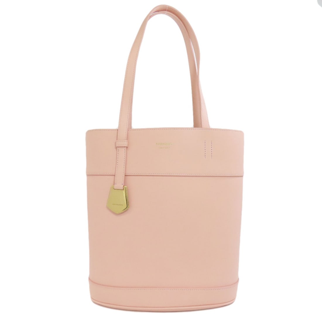 Calf Salvatore Ferragamo logo Tote Bag: Calf Salvatore Ferragamo logo Tote Bag This listing features Calf Salvatore Ferragamo logo Tote Bag. Item specifics are provided below. Item Specifics: Brand: Salvatore Ferragamo Style: Tote Bag Exter