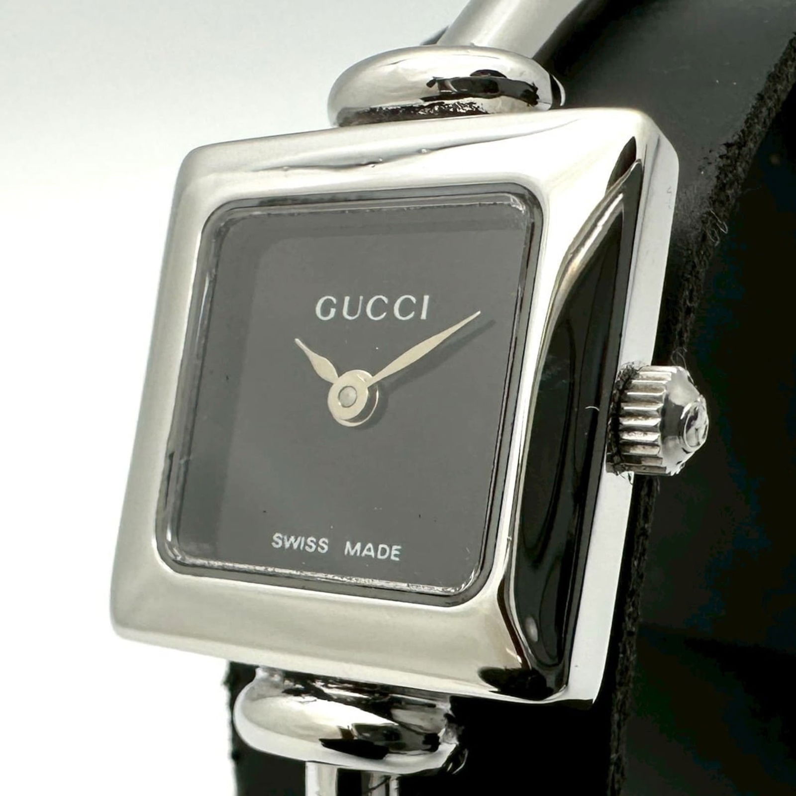 Wristwatch Gucci: Wristwatch Gucci This listing features Wristwatch Gucci. Item specifics are provided below. Item Specifics: Brand: Gucci Type: Wristwatch Gender: Women Material (Case): Stainless Steel Material (Band)