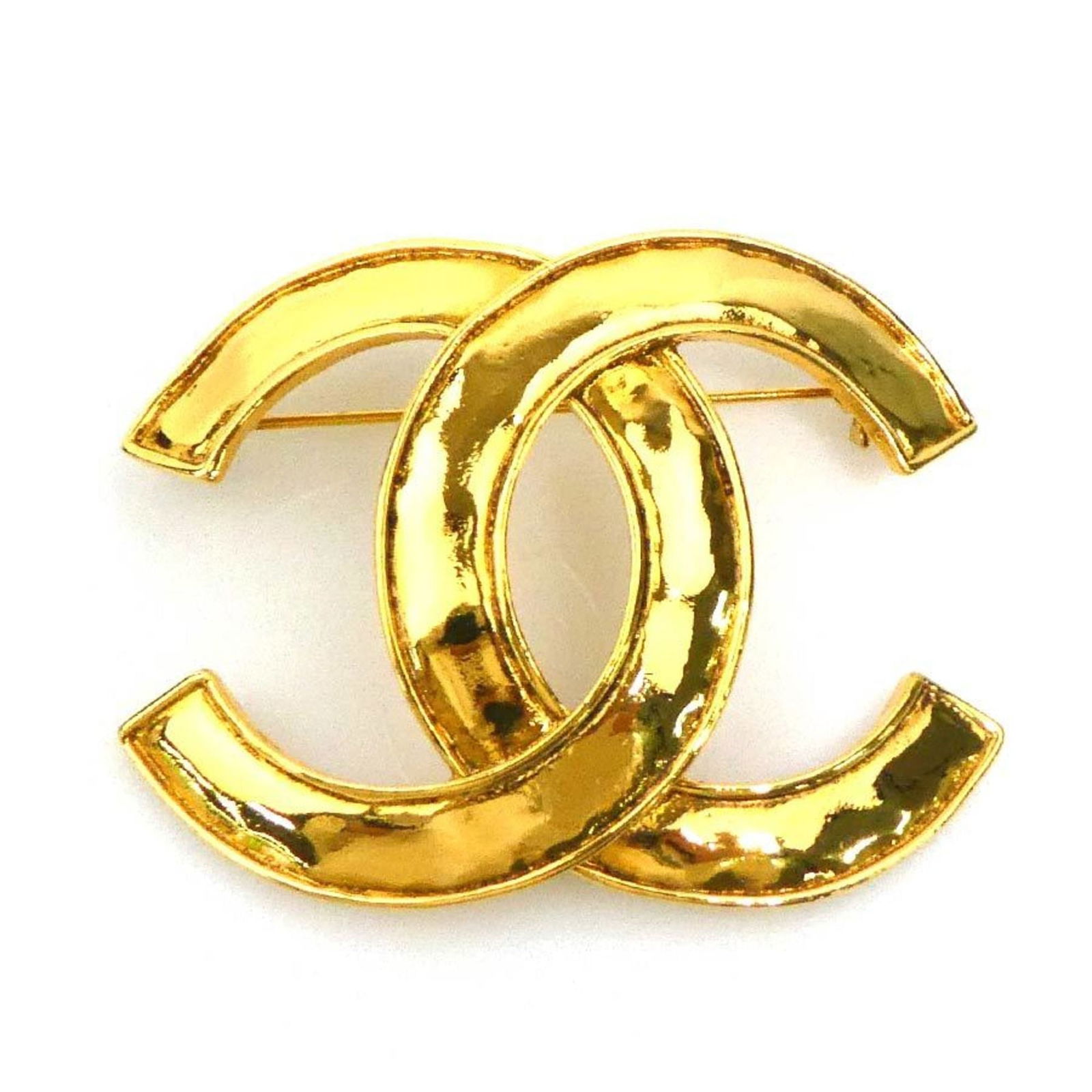 Metal Chanel Brooch: Metal Chanel Brooch This listing features Metal Chanel Brooch. Item specifics are provided below. Item Specifics: Brand: Chanel Type: Brooch Gender: Women Material: Metal Color: Gold Size (Hxwxd): 5cm
