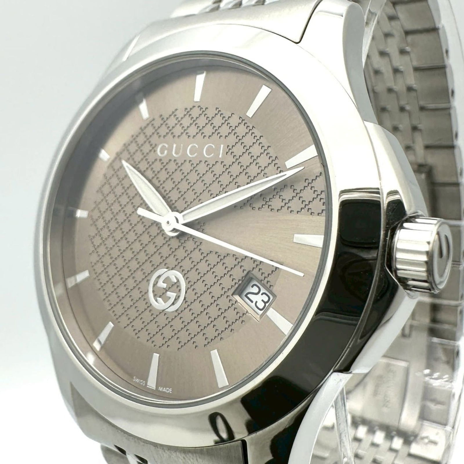 Wristwatch Gucci: Wristwatch Gucci This listing features Wristwatch Gucci. Item specifics are provided below. Item Specifics: Brand: Gucci Type: Wristwatch Gender: Men Material (Case): Stainless Steel Material (Band):