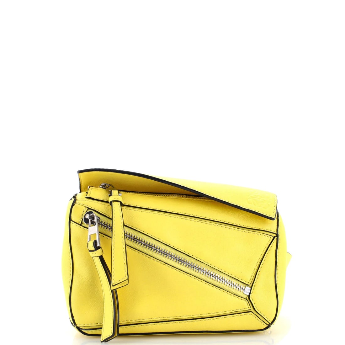 Mini Loewe Puzzle Bumbag Leather: Mini Loewe Puzzle Bumbag Leather This listing features Mini Loewe Puzzle Bumbag Leather. Item specifics are provided below. Item Specifics: Brand: Loewe Exterior Material: Leather Style: Belt Bag Exte