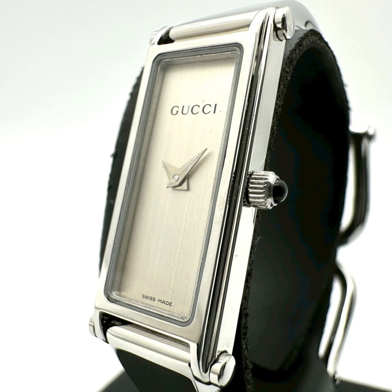 Wristwatch Gucci: Wristwatch Gucci This listing features Wristwatch Gucci. Item specifics are provided below. Item Specifics: Brand: Gucci Type: Wristwatch Gender: Women Material (Case): Stainless Steel Material (Band)