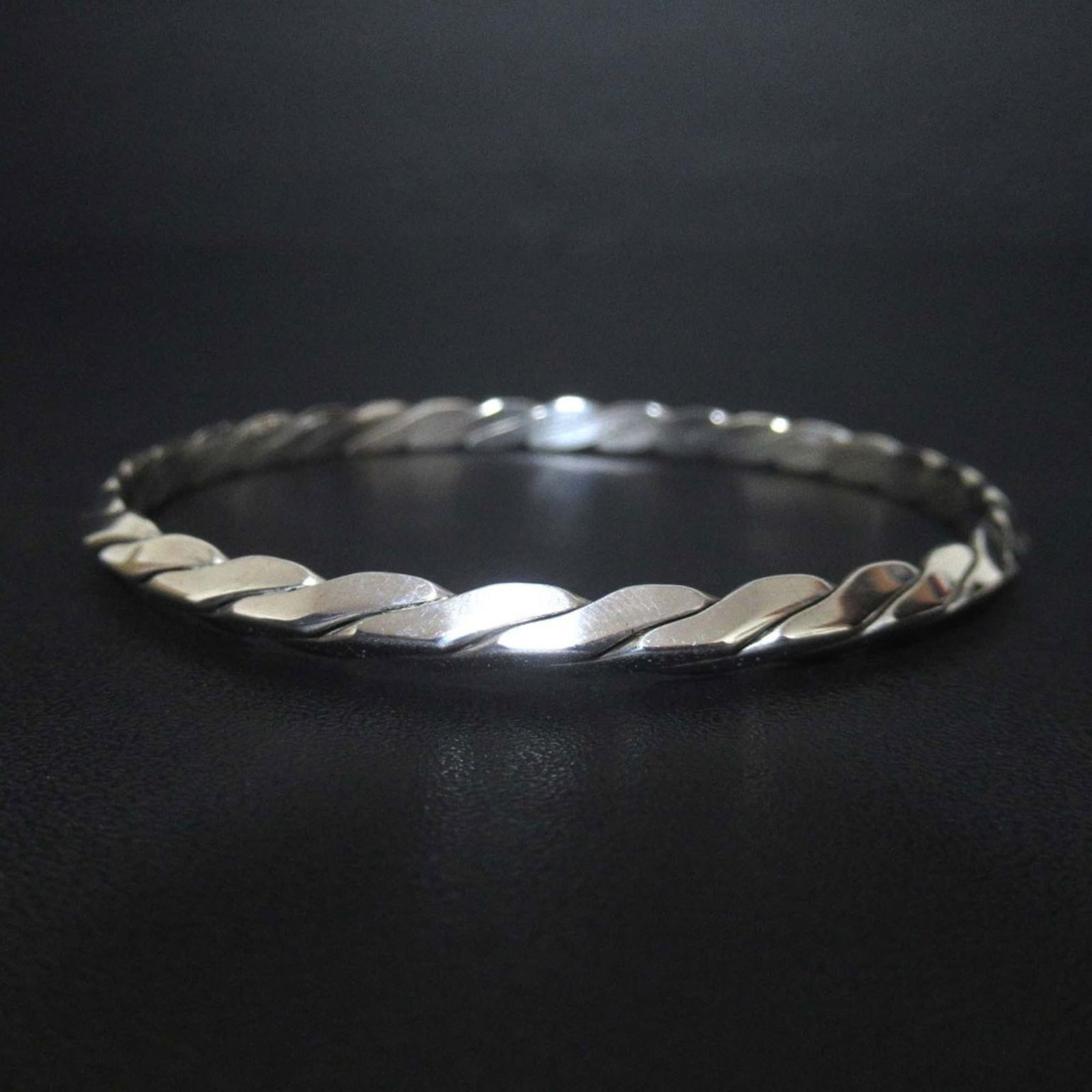 925 Tiffany Charm Bracelet Silver: 925 Tiffany Charm Bracelet Silver This listing features 925 Tiffany Charm Bracelet Silver. Item specifics are provided below. Item Specifics: Brand: Tiffany Type: Charm Bracelet Gender: Women Material