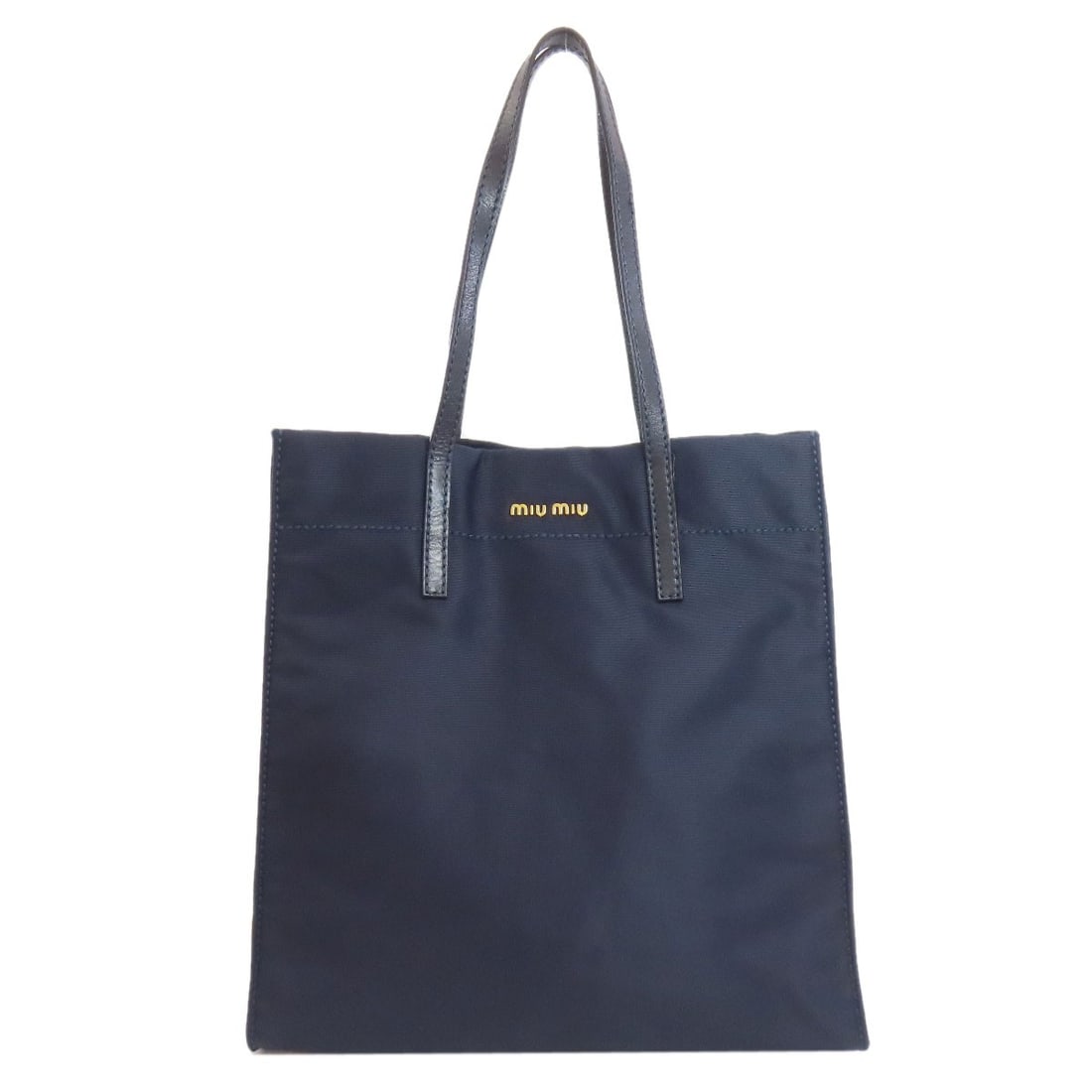 Nylon MIUMIU logo Tote Bag: Nylon MIUMIU logo Tote Bag This listing features Nylon MIUMIU logo Tote Bag. Item specifics are provided below. Item Specifics: Brand: MIUMIU Style: Tote Bag Exterior Material: Nylon Exterior Color: N