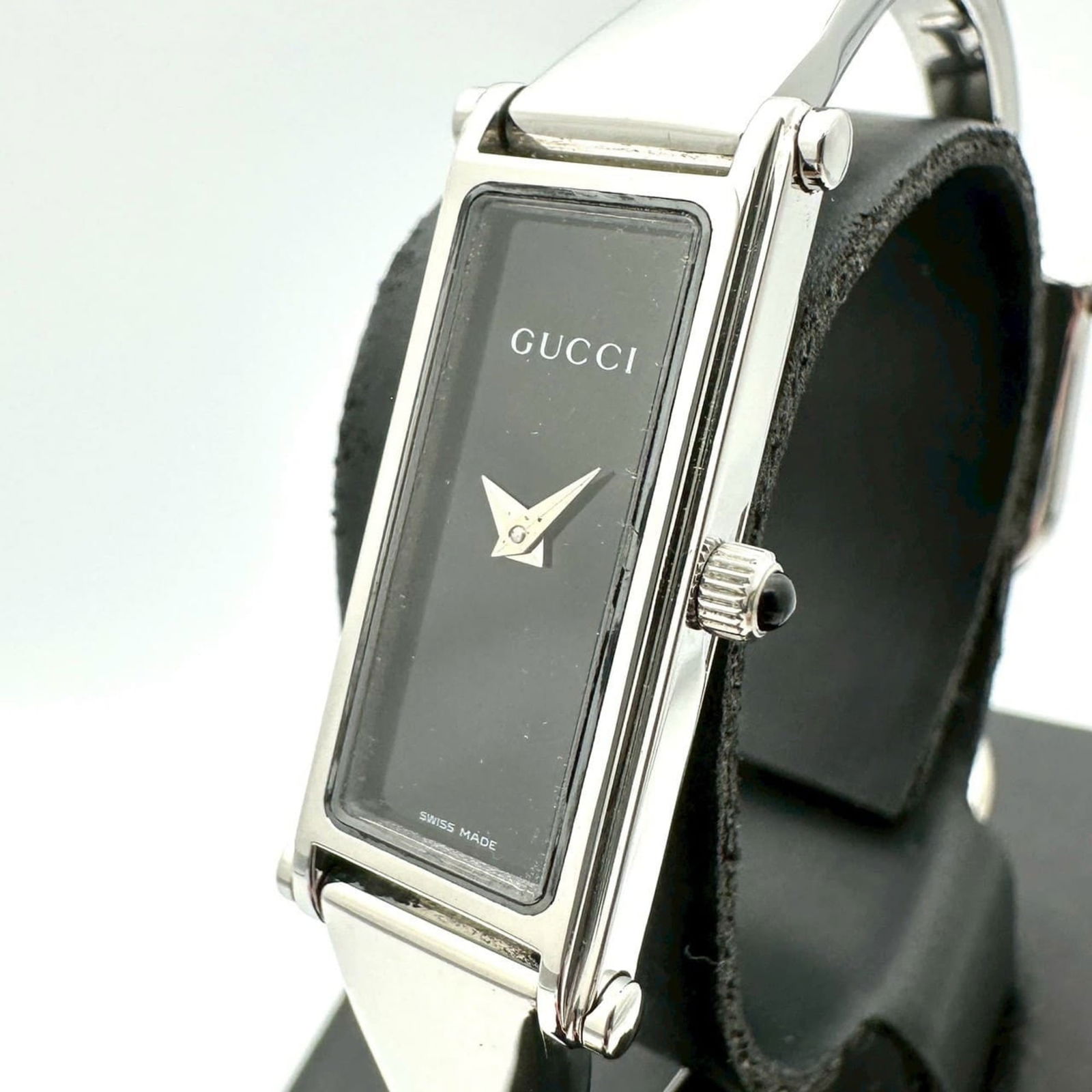 Wristwatch Gucci: Wristwatch Gucci This listing features Wristwatch Gucci. Item specifics are provided below. Item Specifics: Brand: Gucci Type: Wristwatch Gender: Women Material (Case): Stainless Steel Material (Band)