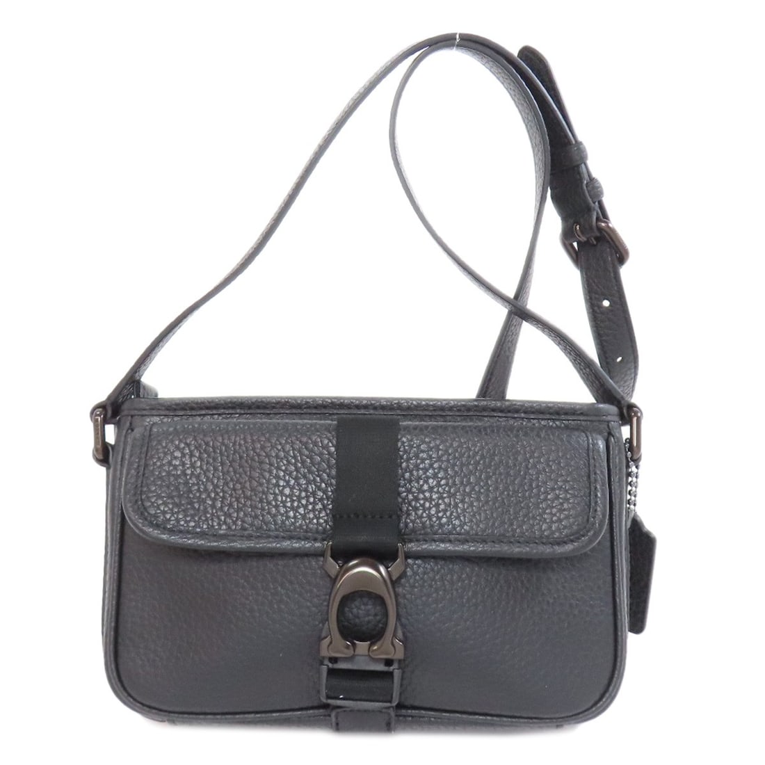 Leather COACH CM335 Beck Slim Shoulder Bag: Leather COACH CM335 Beck Slim Shoulder Bag This listing features Leather COACH CM335 Beck Slim Shoulder Bag. Item specifics are provided below. Item Specifics: Brand: COACH Style: Shoulder Bag Exterio