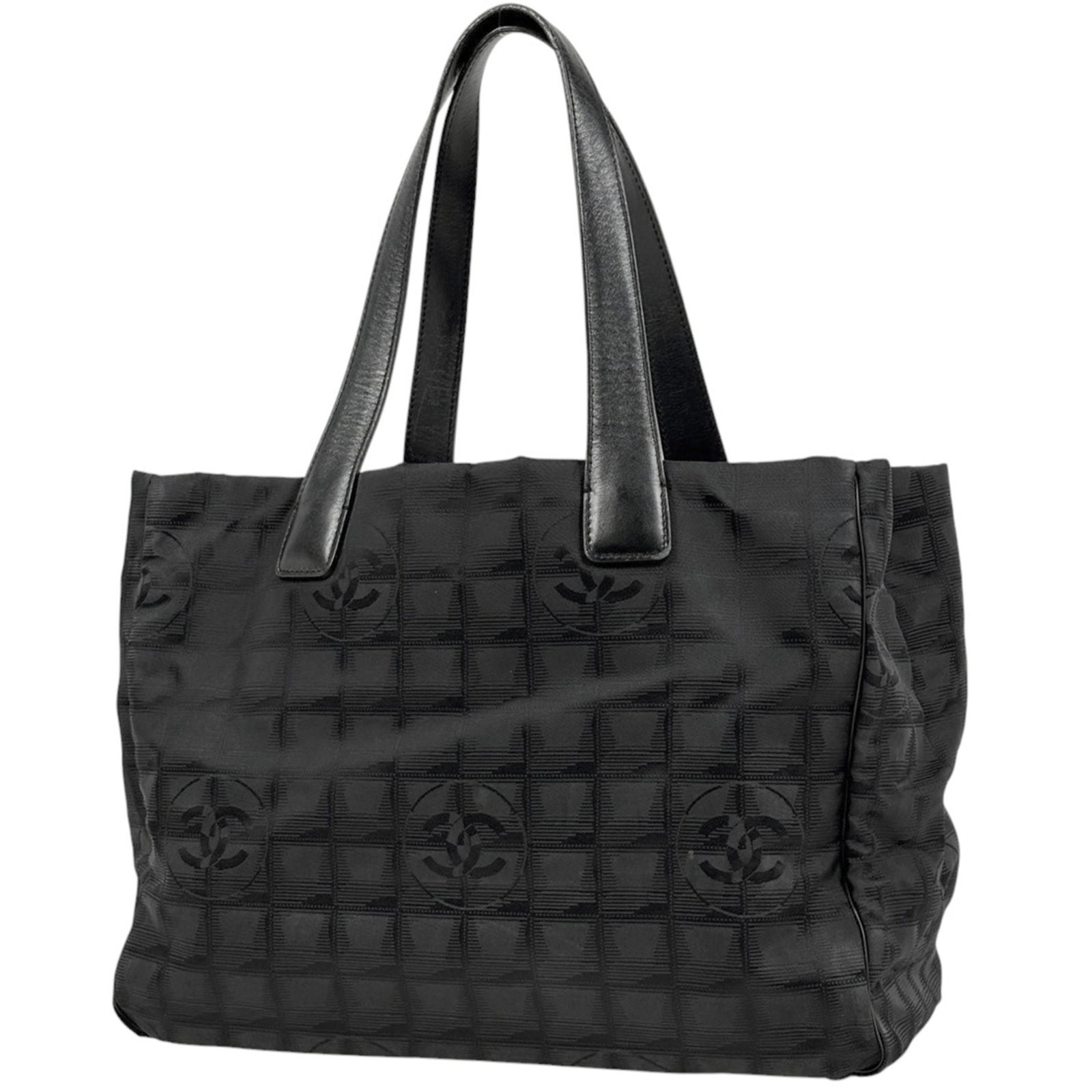 Tote Bag New Travel Line - Chanel Shoulder Bag: Tote Bag New Travel Line - Chanel Shoulder Bag This listing features Tote Bag New Travel Line - Chanel Shoulder Bag. Item specifics are provided below. Item Specifics: Brand: Chanel Type: Shoulder Bag