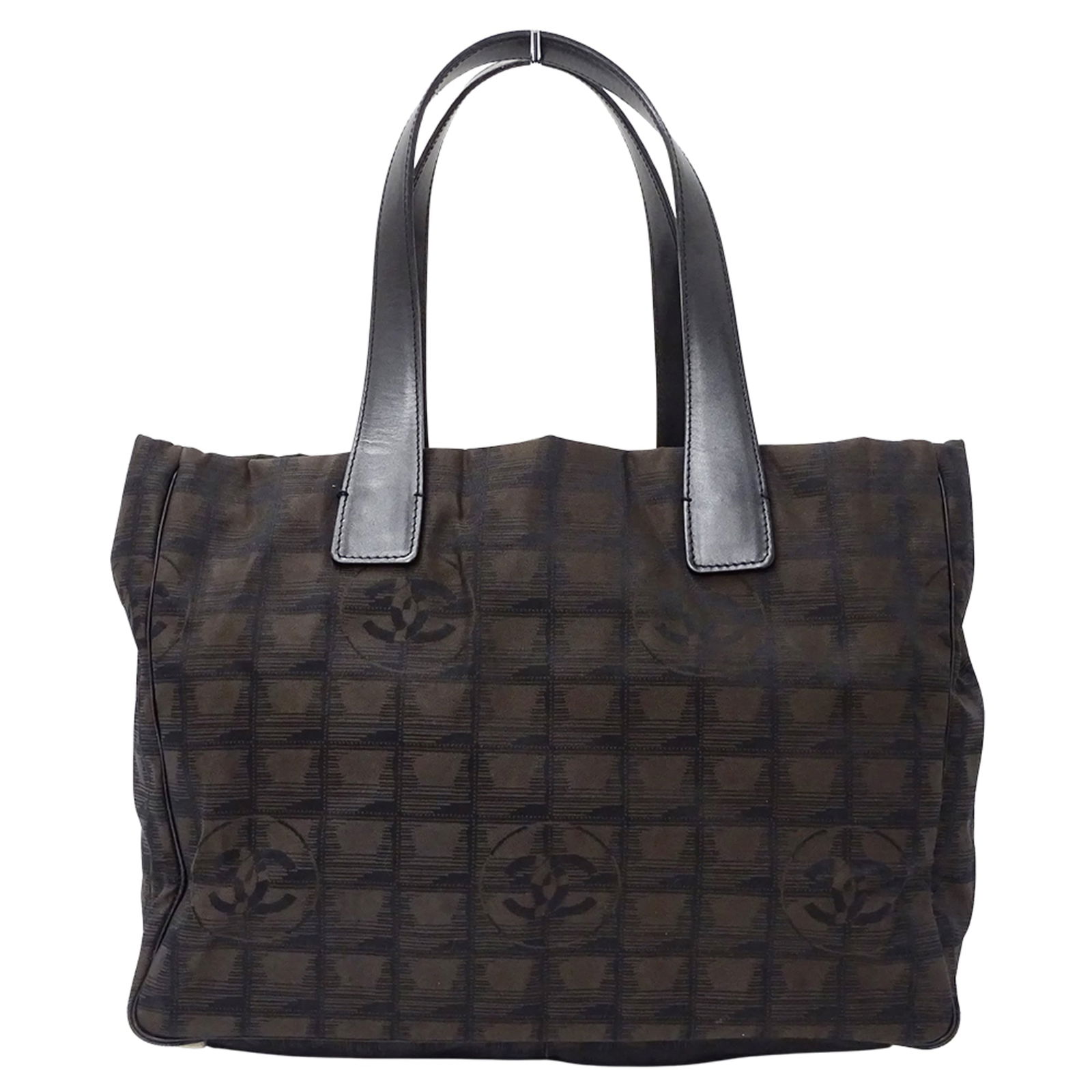 Nylon Chanel Tote Bag: Nylon Chanel Tote Bag This listing features Nylon Chanel Tote Bag. Item specifics are provided below. Item Specifics: Brand: Chanel Type: Tote Bag Material: Nylon Color: Dark Brown Gender: Women Size