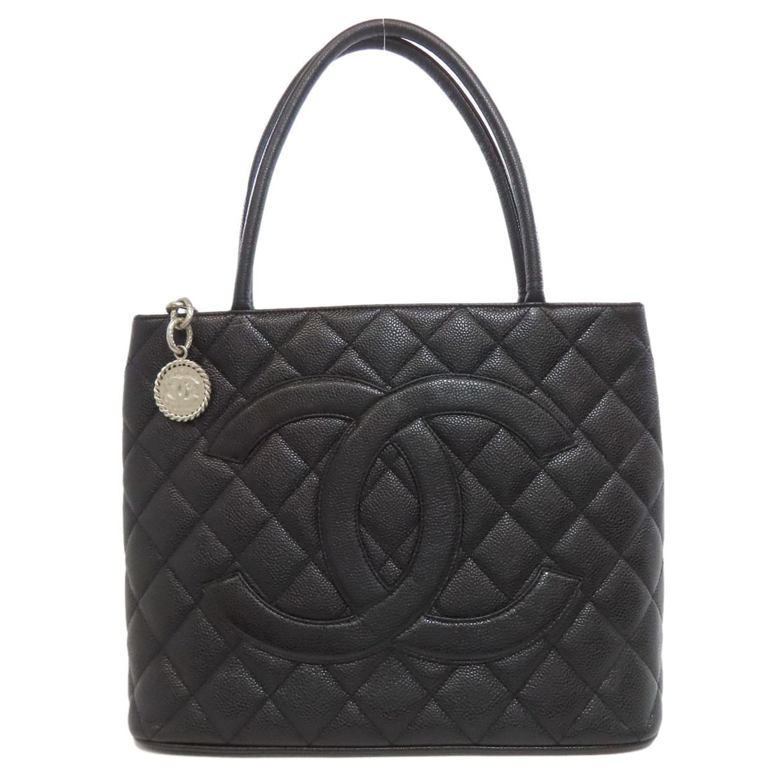 Skin CHANEL Medallion SilverHardware Tote Bag Grained Calfskin: Skin CHANEL Medallion SilverHardware Tote Bag Grained Calfskin This listing features Skin CHANEL Medallion SilverHardware Tote Bag Grained Calfskin. Item specifics are provided below. Item Specifics: