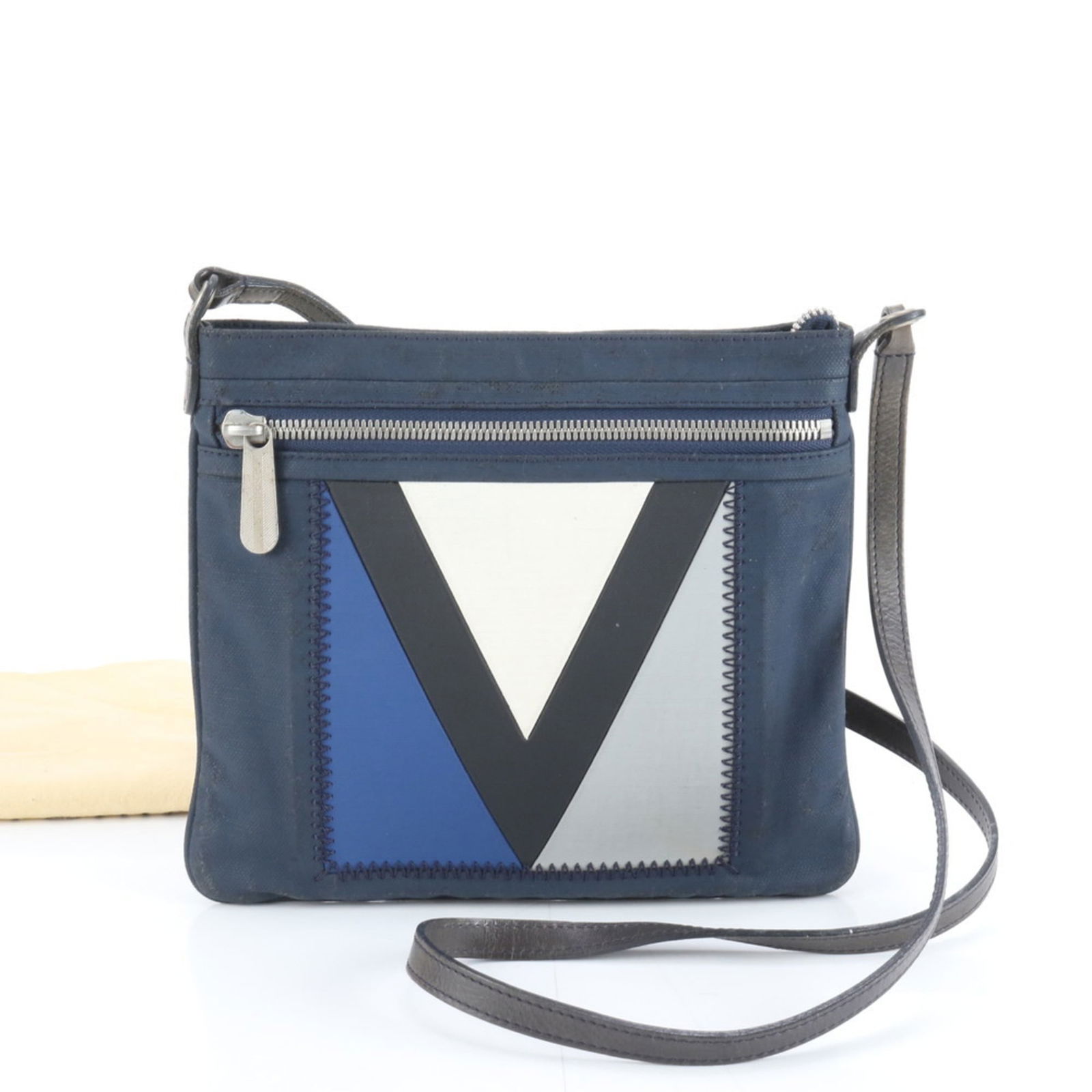 Leather Louis Vuitton Shoulder Bag: Leather Louis Vuitton Shoulder Bag This listing features Leather Louis Vuitton Shoulder Bag. Item specifics are provided below. Item Specifics: Brand: Louis Vuitton Type: Shoulder Bag Material: Leathe