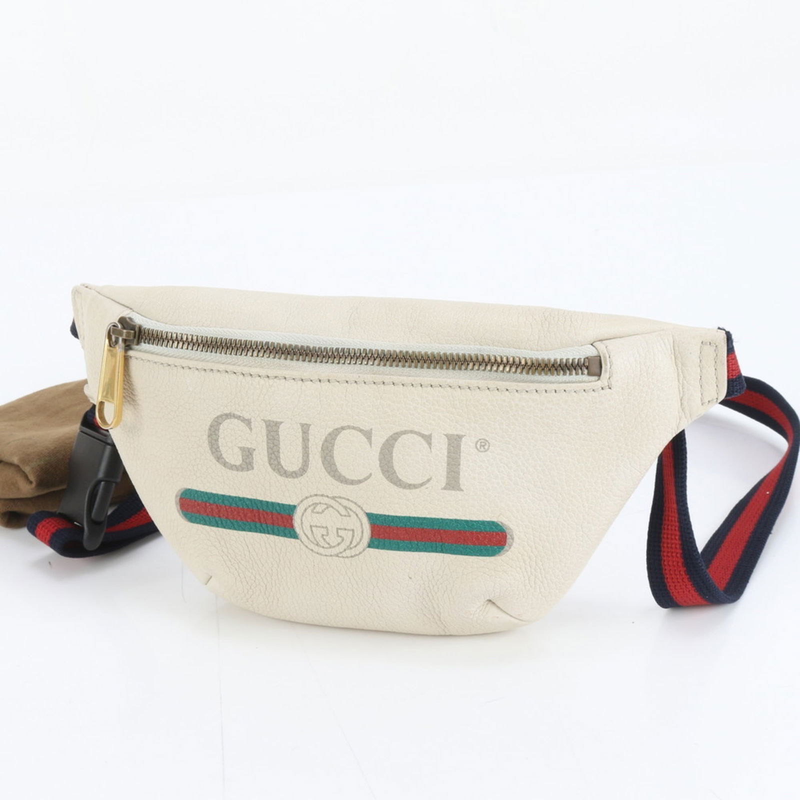 Sling Bag Leather - Gucci Pouch: Sling Bag Leather - Gucci Pouch This listing features Sling Bag Leather - Gucci Pouch. Item specifics are provided below. Item Specifics: Brand: Gucci Type: Pouch, Sling Bag Material: Leather Color: W