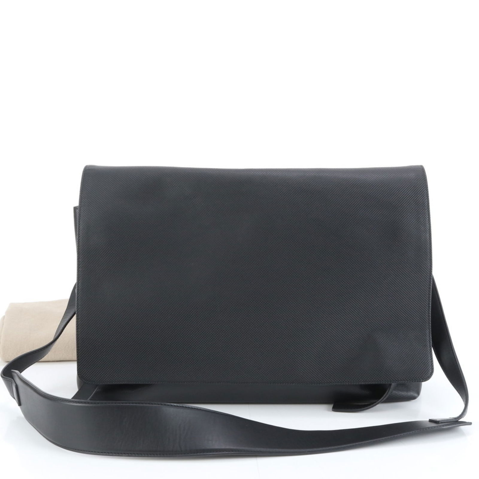 Leather Bottega Veneta Shoulder Bag: Leather Bottega Veneta Shoulder Bag This listing features Leather Bottega Veneta Shoulder Bag. Item specifics are provided below. Item Specifics: Brand: Bottega Veneta Type: Shoulder Bag Material: Lea