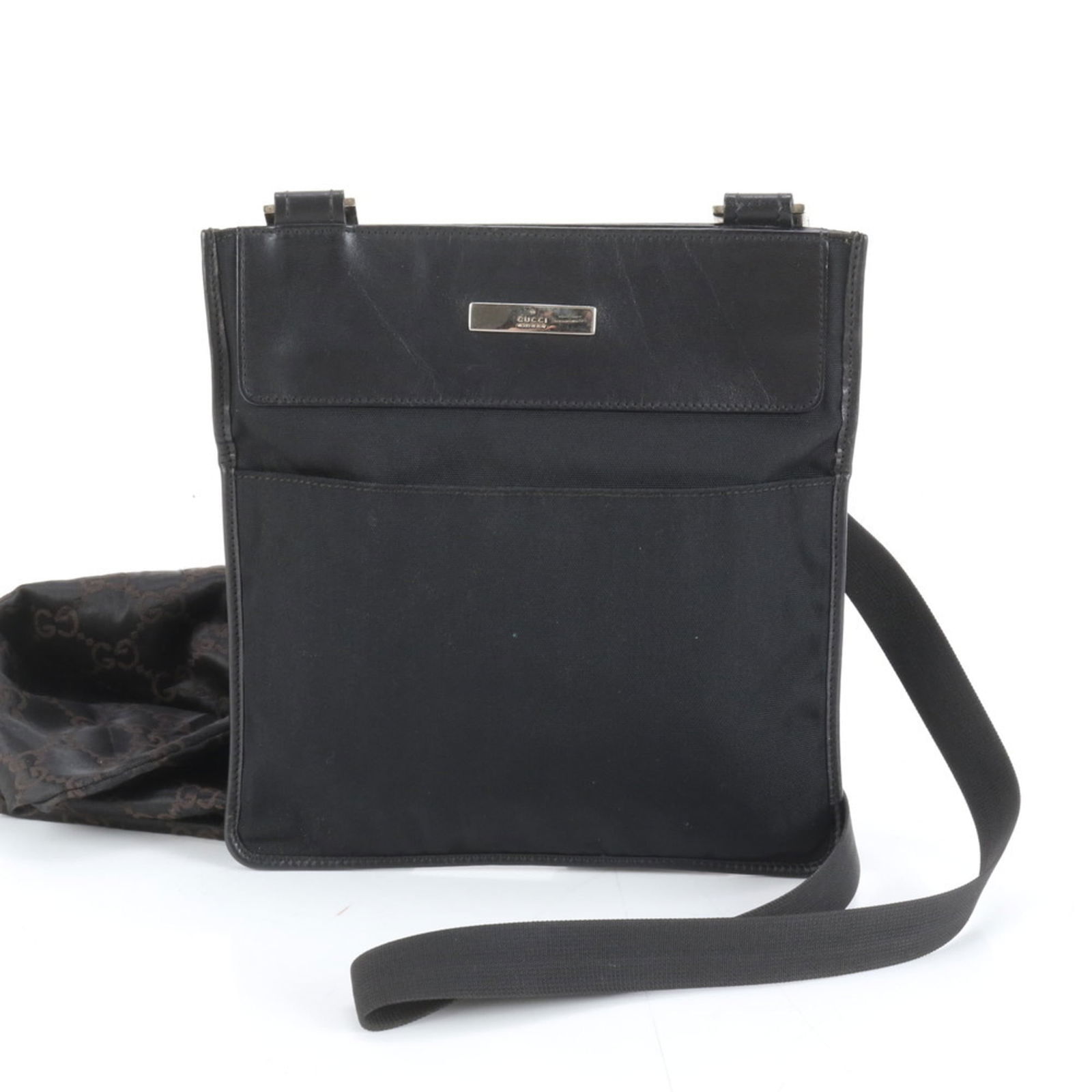 Nylon - Gucci Shoulder Bag Leather: Nylon - Gucci Shoulder Bag Leather This listing features Nylon - Gucci Shoulder Bag Leather. Item specifics are provided below. Item Specifics: Brand: Gucci Type: Shoulder Bag Material: Leather , Nylo