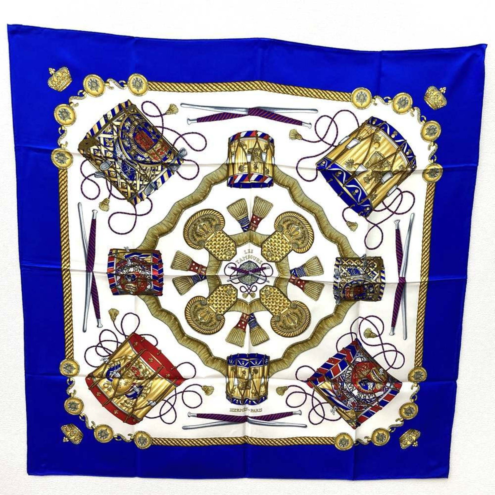 Silk Hermes Scarf: Silk Hermes Scarf This listing features Silk Hermes Scarf. Item specifics are provided below. Item Specifics: Brand: Hermes Type: Scarf Gender: Women Color: Blue Material: Silk Size (Lxw): 88cm x 89cm
