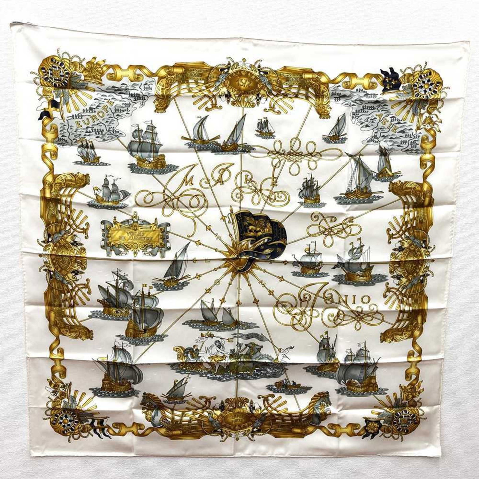 Silk Hermes Scarf: Silk Hermes Scarf This listing features Silk Hermes Scarf. Item specifics are provided below. Item Specifics: Brand: Hermes Type: Scarf Gender: Women Color: White Material: Silk Size (Lxw): 84cm x 88c