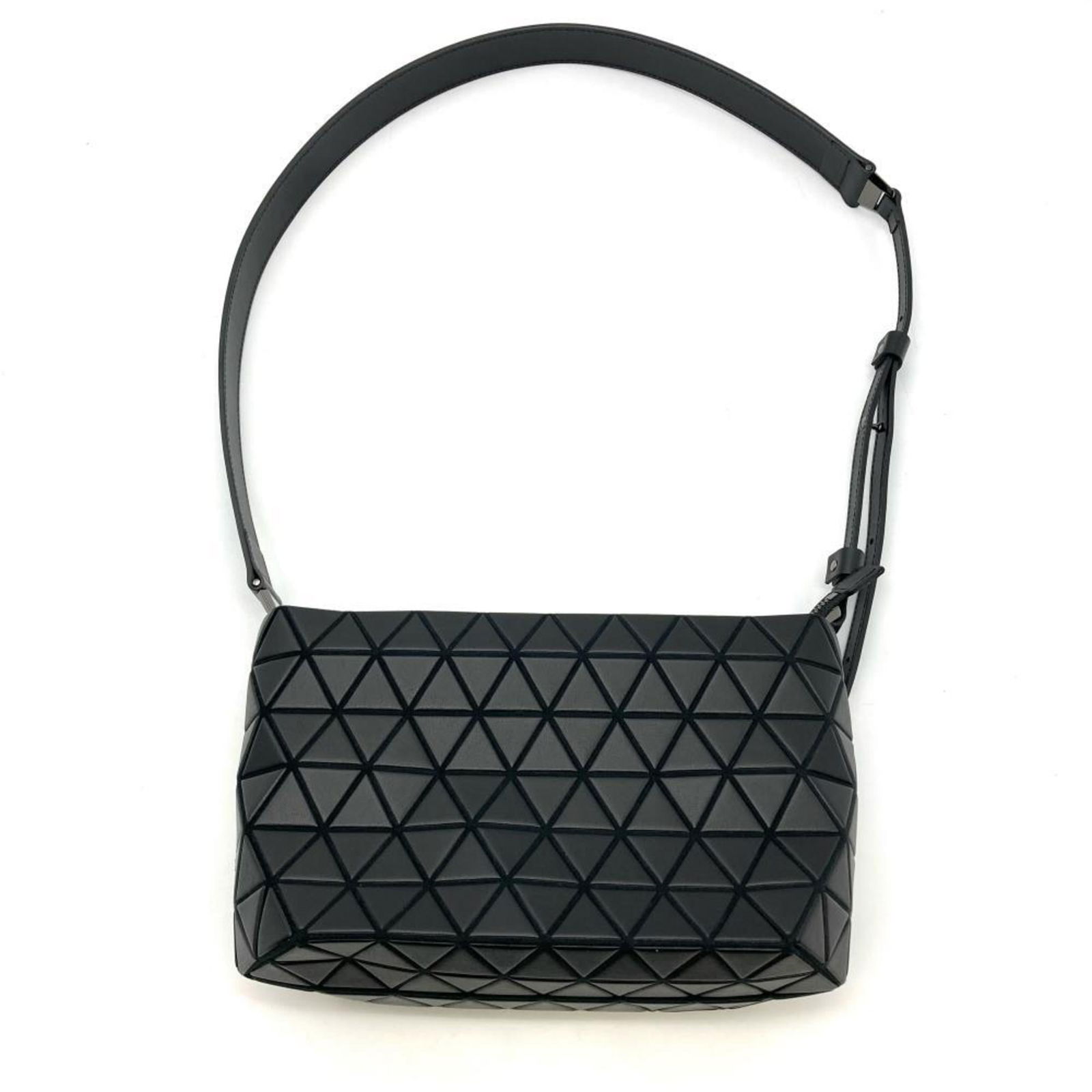 Elastane Issey Miyake Shoulder Bag: Elastane Issey Miyake Shoulder Bag This listing features Elastane Issey Miyake Shoulder Bag. Item specifics are provided below. Item Specifics: Brand: Issey Miyake Type: Shoulder Bag Material: Elastan