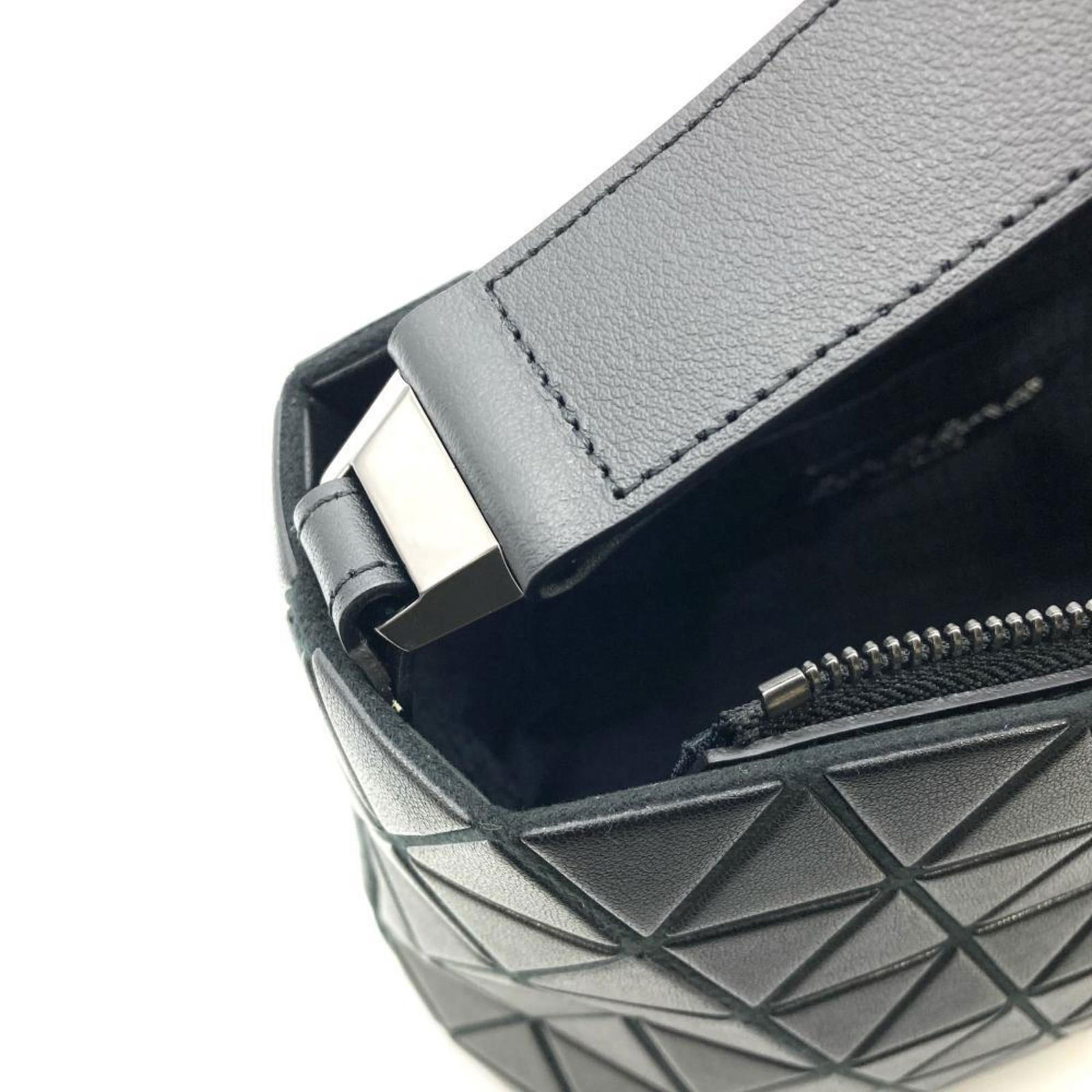 Elastane Issey Miyake Shoulder Bag - 4