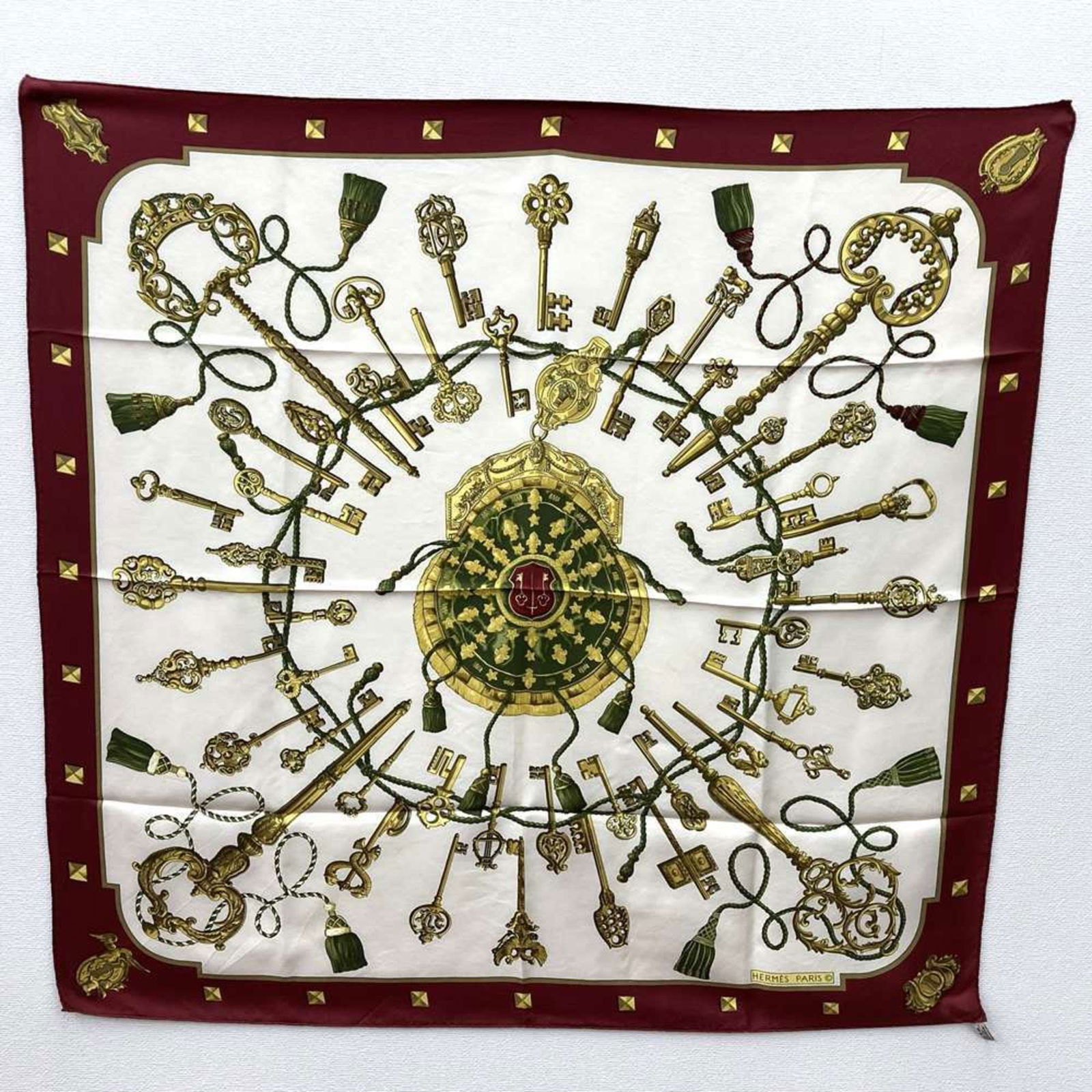 Silk Hermes Scarf: Silk Hermes Scarf This listing features Silk Hermes Scarf. Item specifics are provided below. Item Specifics: Brand: Hermes Type: Scarf Gender: Women Color: Red Color, White Material: Silk Size (Lxw):
