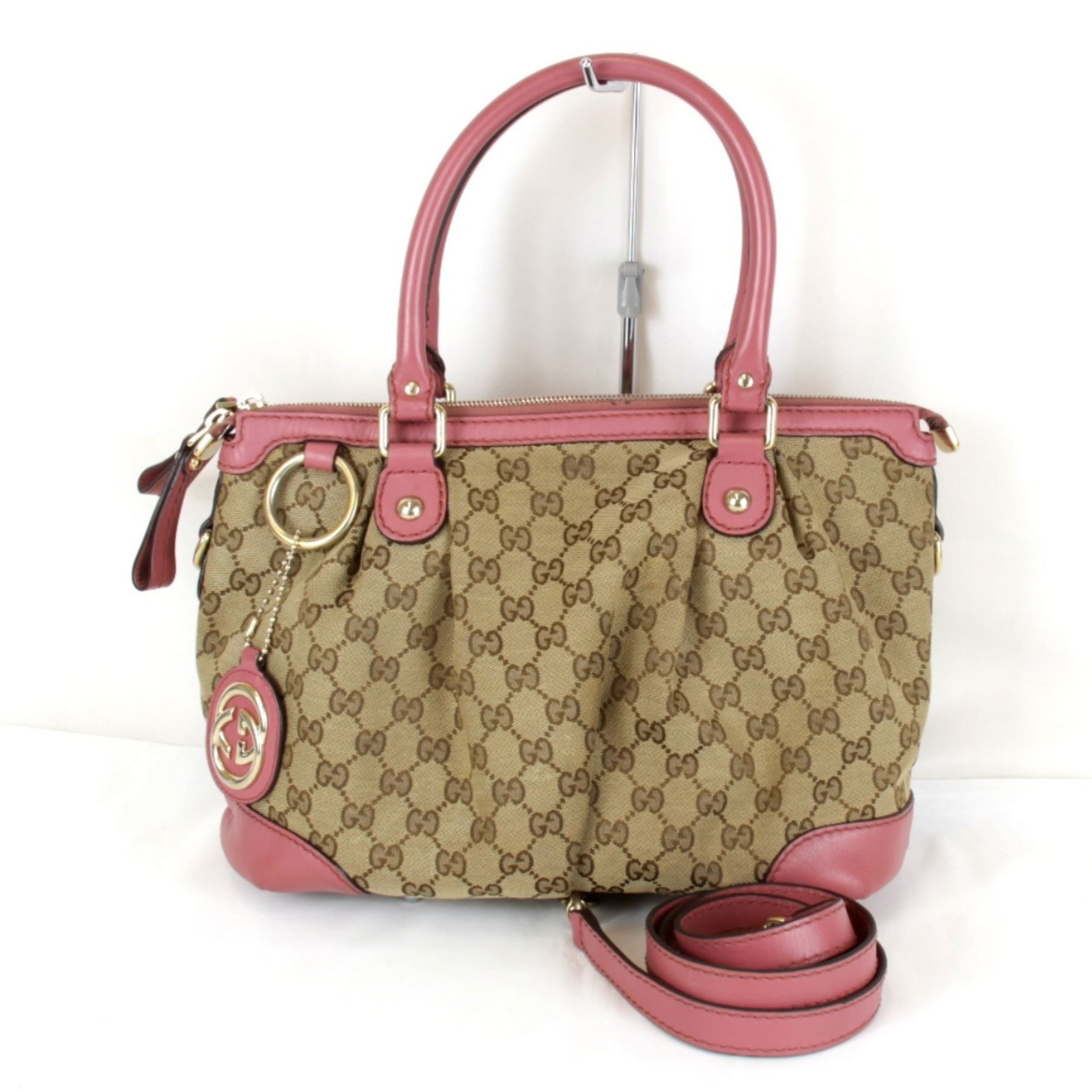 Canvas Gucci Shoulder Bag Gg: Canvas Gucci Shoulder Bag Gg This listing features Canvas Gucci Shoulder Bag Gg. Item specifics are provided below. Item Specifics: Brand: Gucci Type: Shoulder Bag Material: Gg Canvas Color: Brown Gen