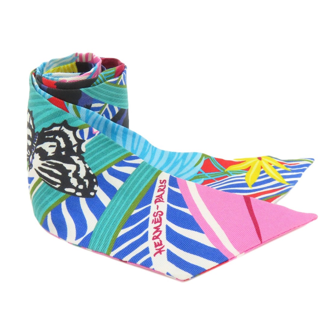 Silk HERMES Twilly Scarf: Silk HERMES Twilly Scarf This listing features Silk HERMES Twilly Scarf. Item specifics are provided below. Item Specifics: Brand: HERMES Style: Scarf Material: Silk Color: Red x green Type: Scarf Ext