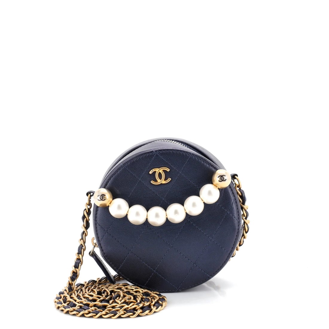 Lambskin Chanel Chic Pearls Round Clutch with Chain Quilted: Lambskin Chanel Chic Pearls Round Clutch with Chain Quilted This listing features Lambskin Chanel Chic Pearls Round Clutch with Chain Quilted. Item specifics are provided below. Item Specifics: Brand: