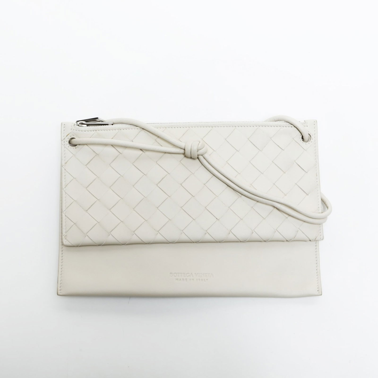 Leather Bottega Veneta Shoulder Bag: Leather Bottega Veneta Shoulder Bag This listing features Leather Bottega Veneta Shoulder Bag. Item specifics are provided below. Item Specifics: Brand: Bottega Veneta Type: Shoulder Bag Material: Lea